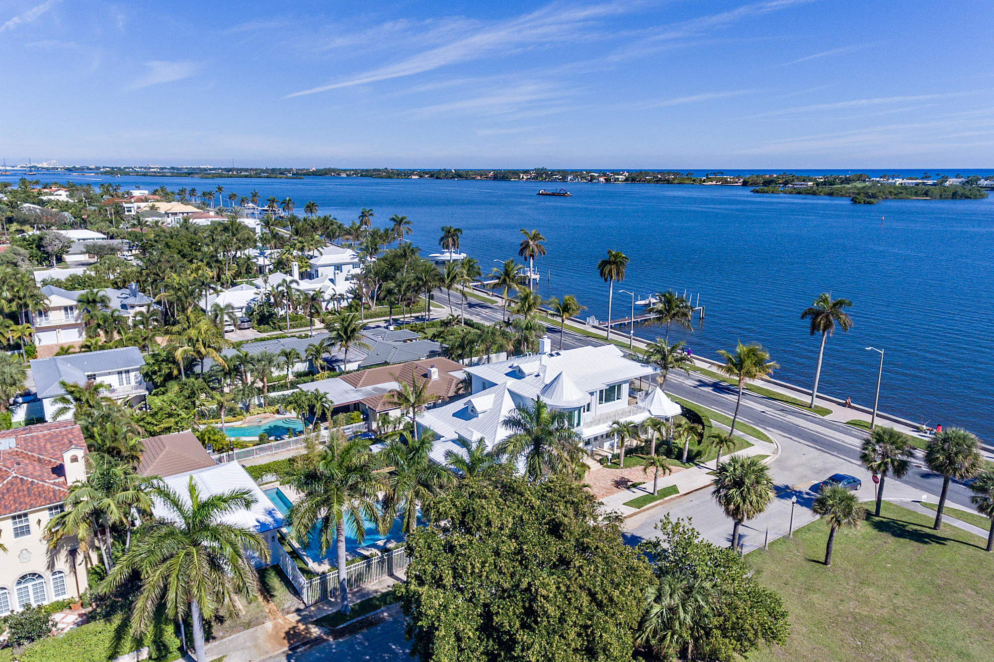 EDGEWATER - Residential