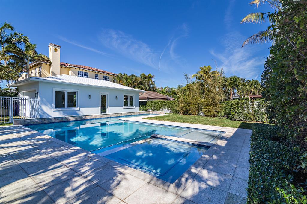 EDGEWATER - Residential