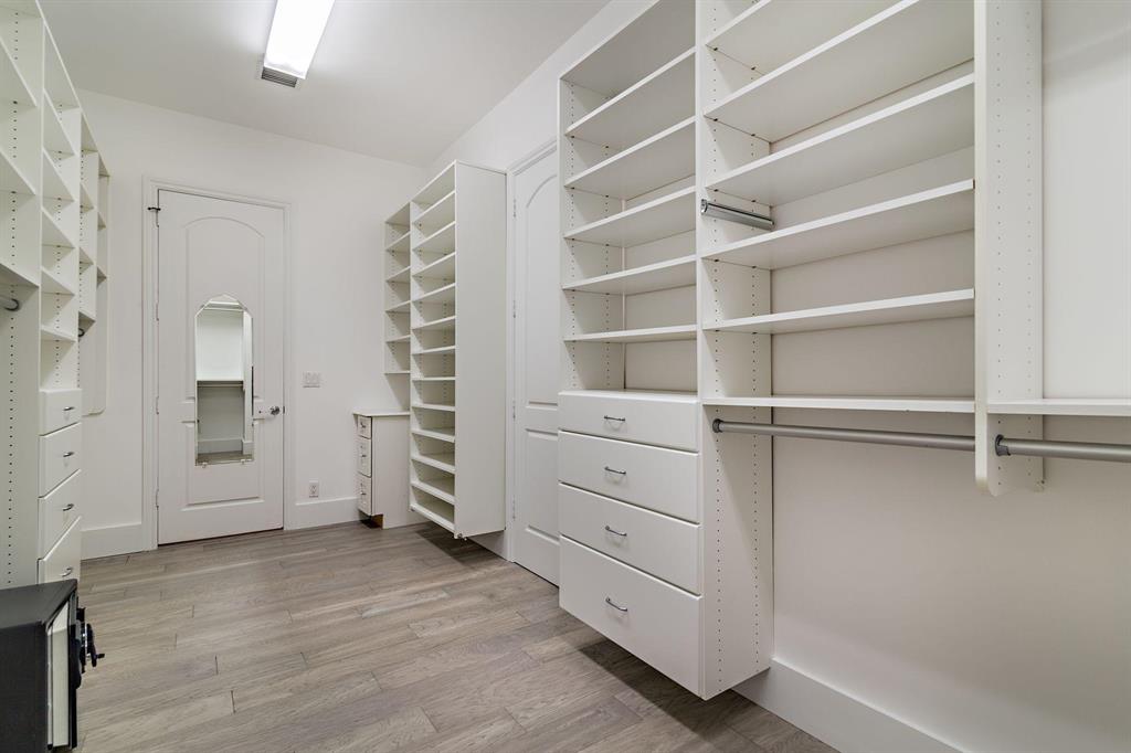 EDGEWATER - Residential