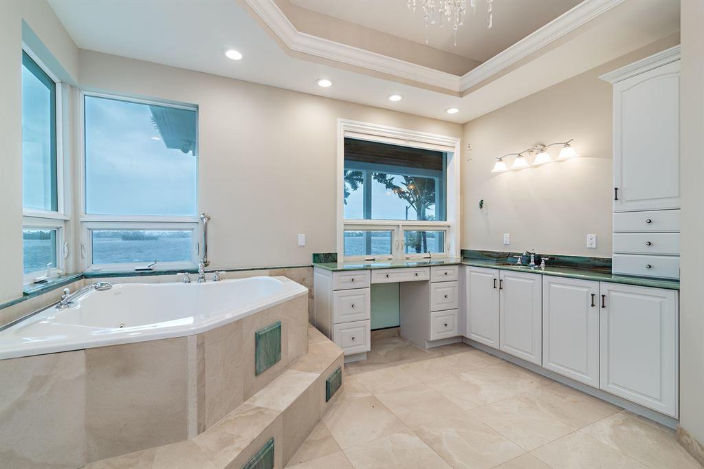 EDGEWATER - Residential