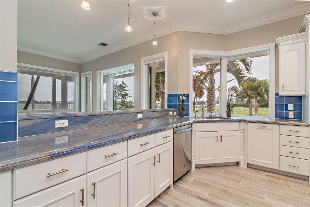 EDGEWATER - Residential