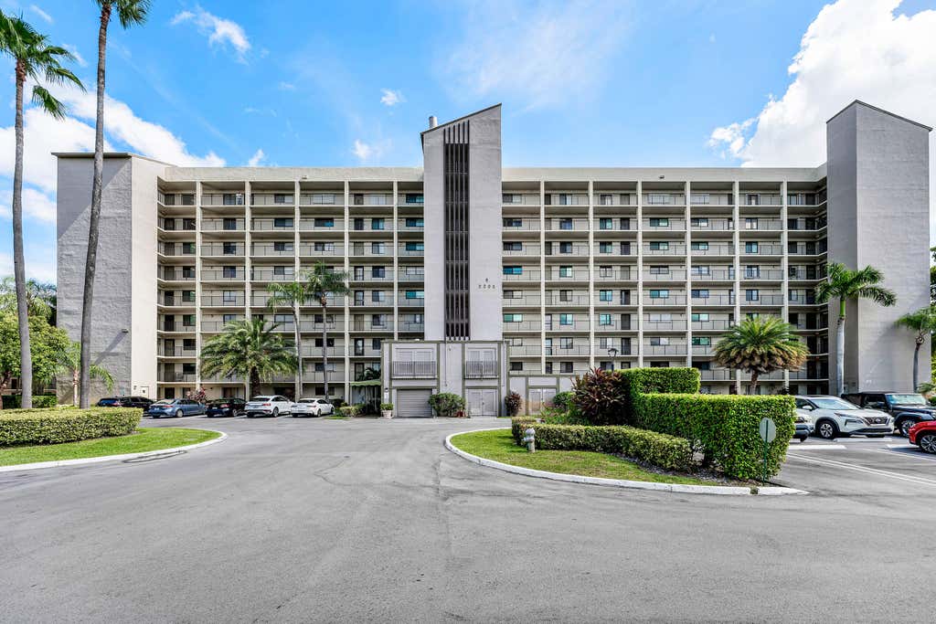 Photo of 2205 S CYPRESS BEND Drive #302, Pompano Beach, FL 33069 (MLS # B26067980)