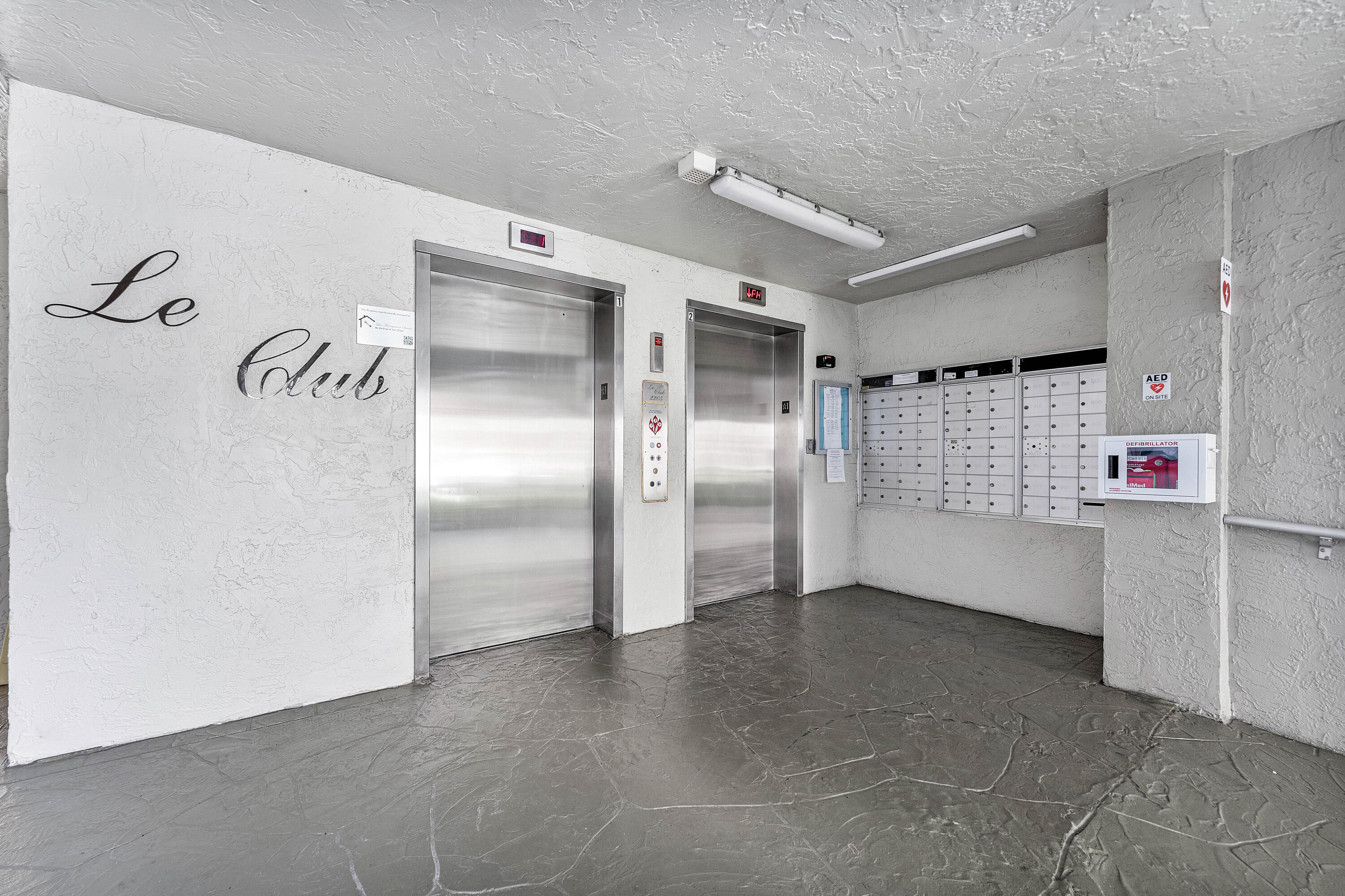 2205 S CYPRESS BEND Drive 302