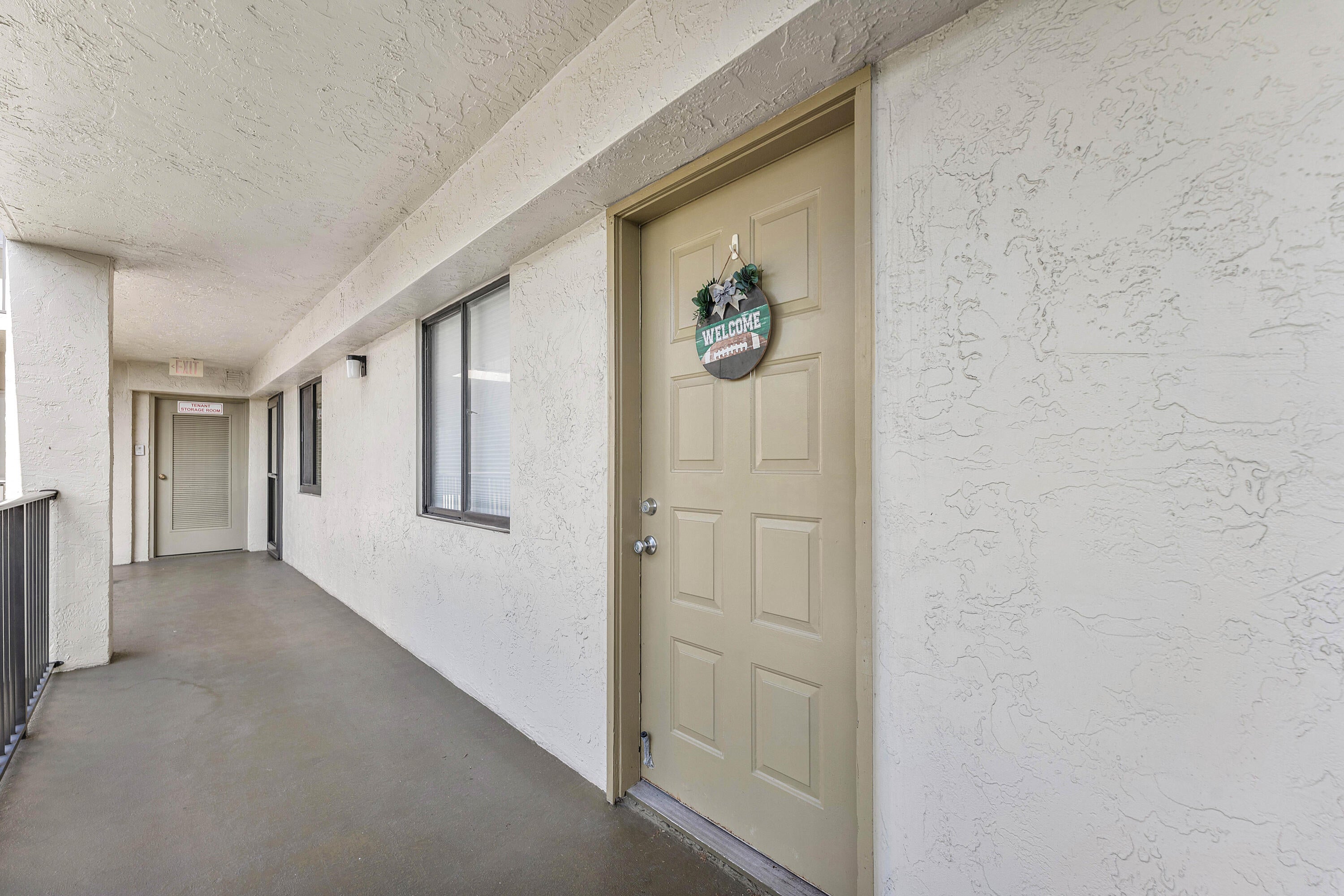 2205 S CYPRESS BEND Drive 302