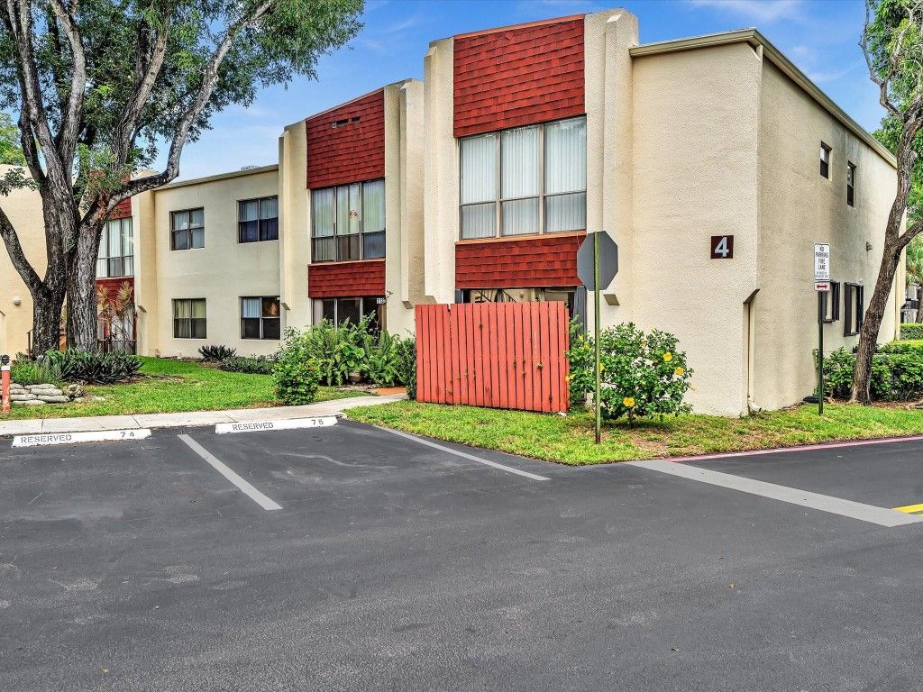 Photo of 301 N Pine Island Road #113, Plantation, FL 33324 (MLS # F10460581)