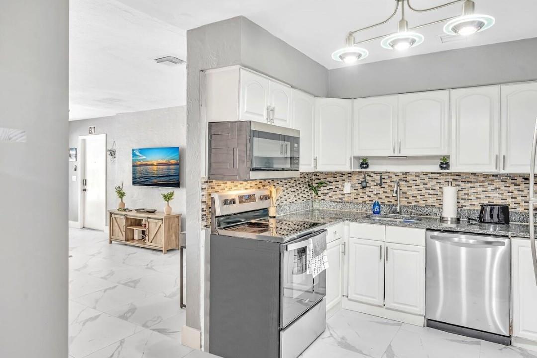 Dania Heights Add 28-19 B - Residential Lease