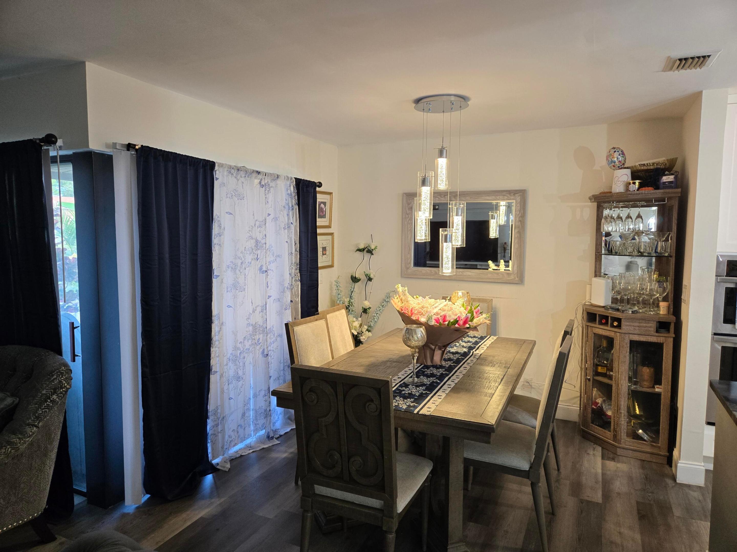 2835 Sand Pines