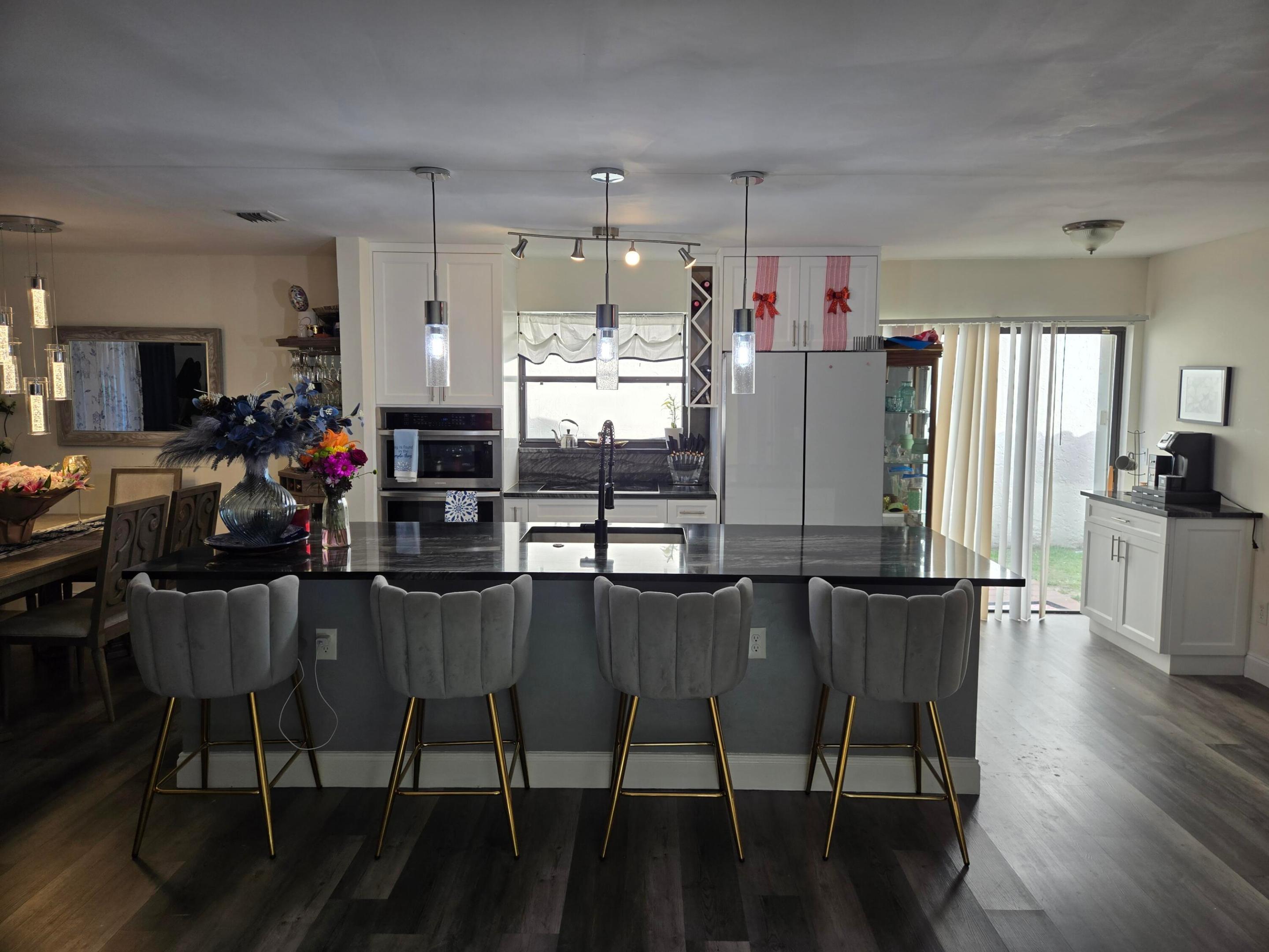 2835 Sand Pines