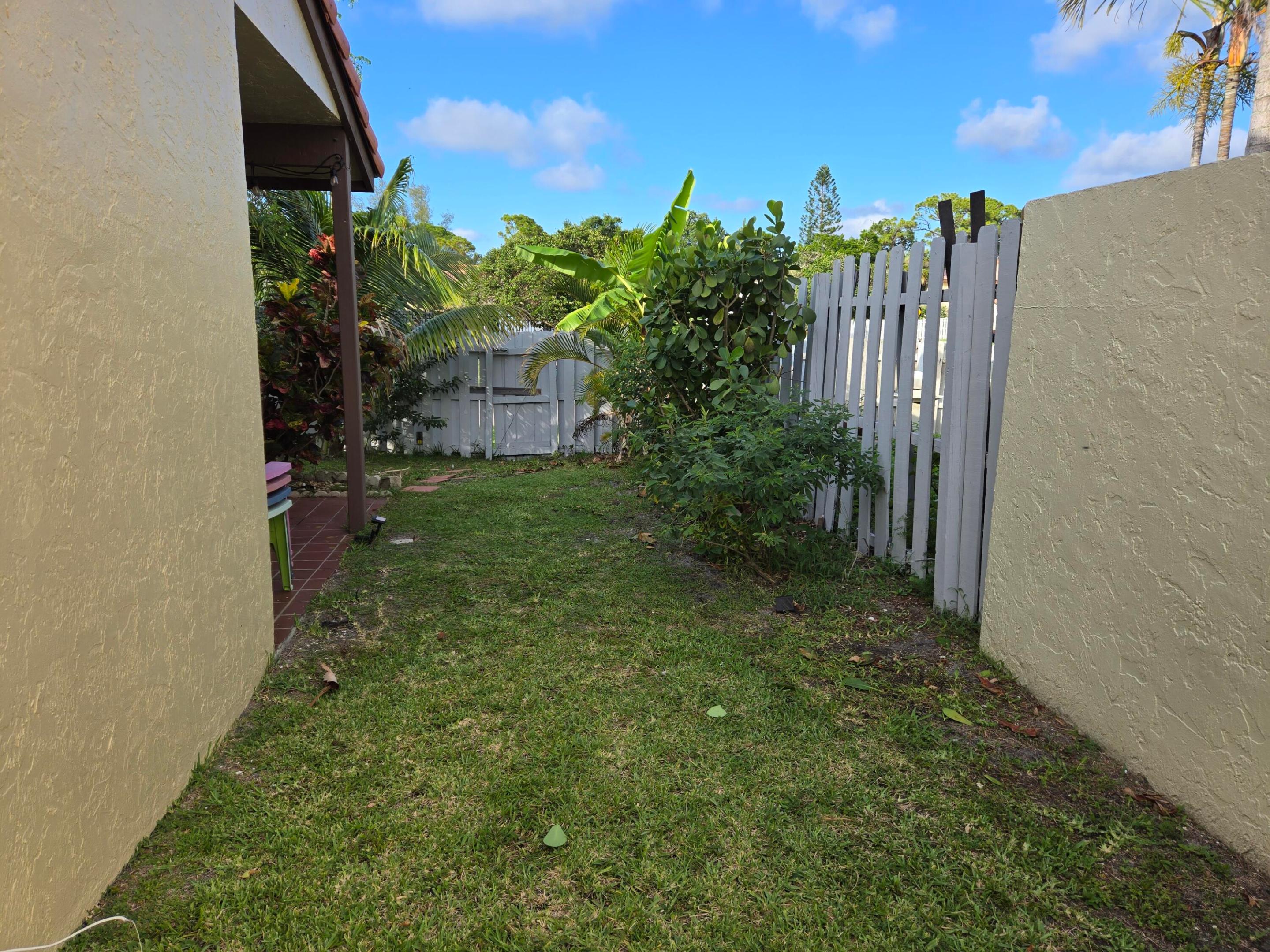 LANTANA PINES 1 SPORTSMENS CLUB - Residential
