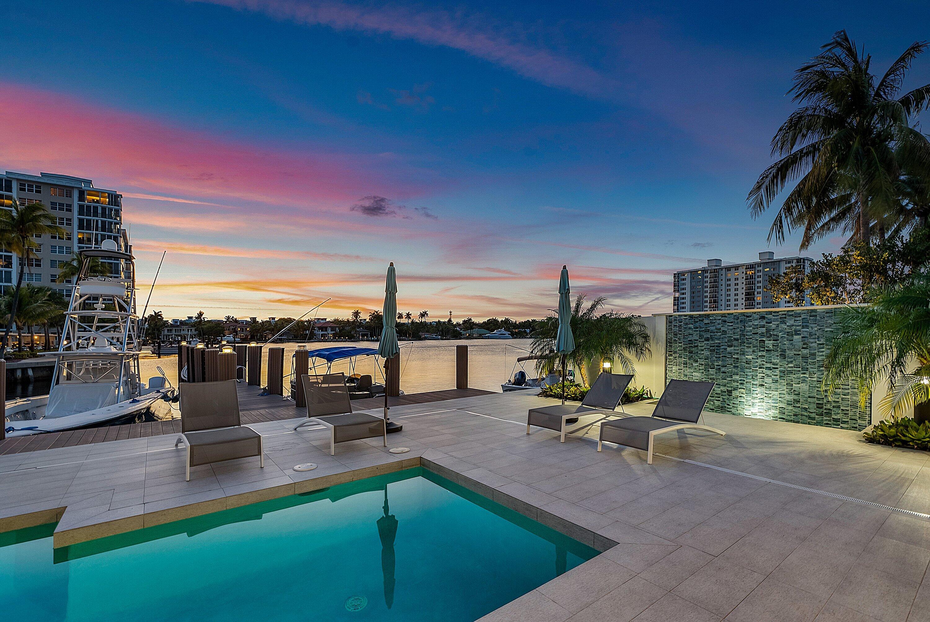 COVE 4 CONDO - Residential