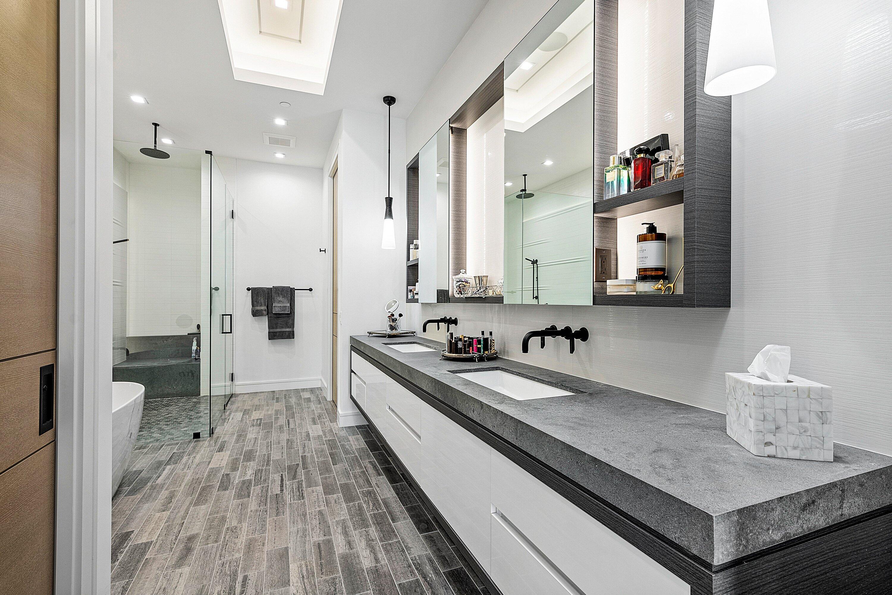 COVE 4 CONDO - Residential