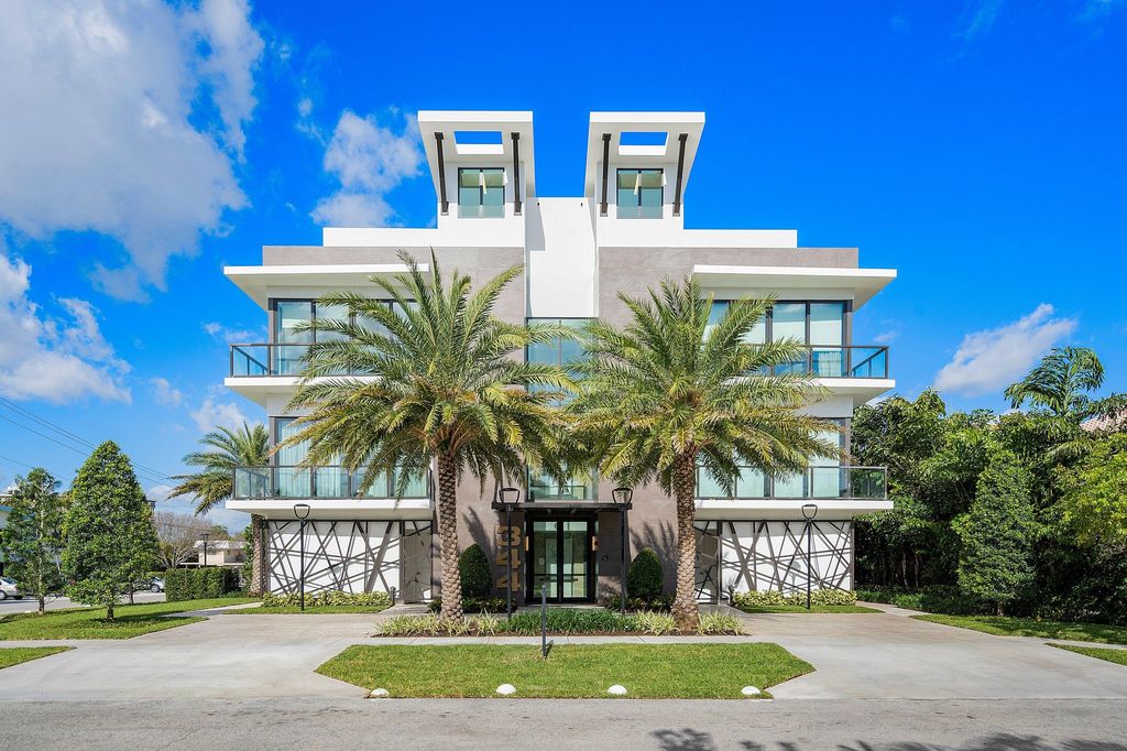Photo of 344 Venetian Drive #101, Delray Beach, FL 33483 (MLS # B26001313)