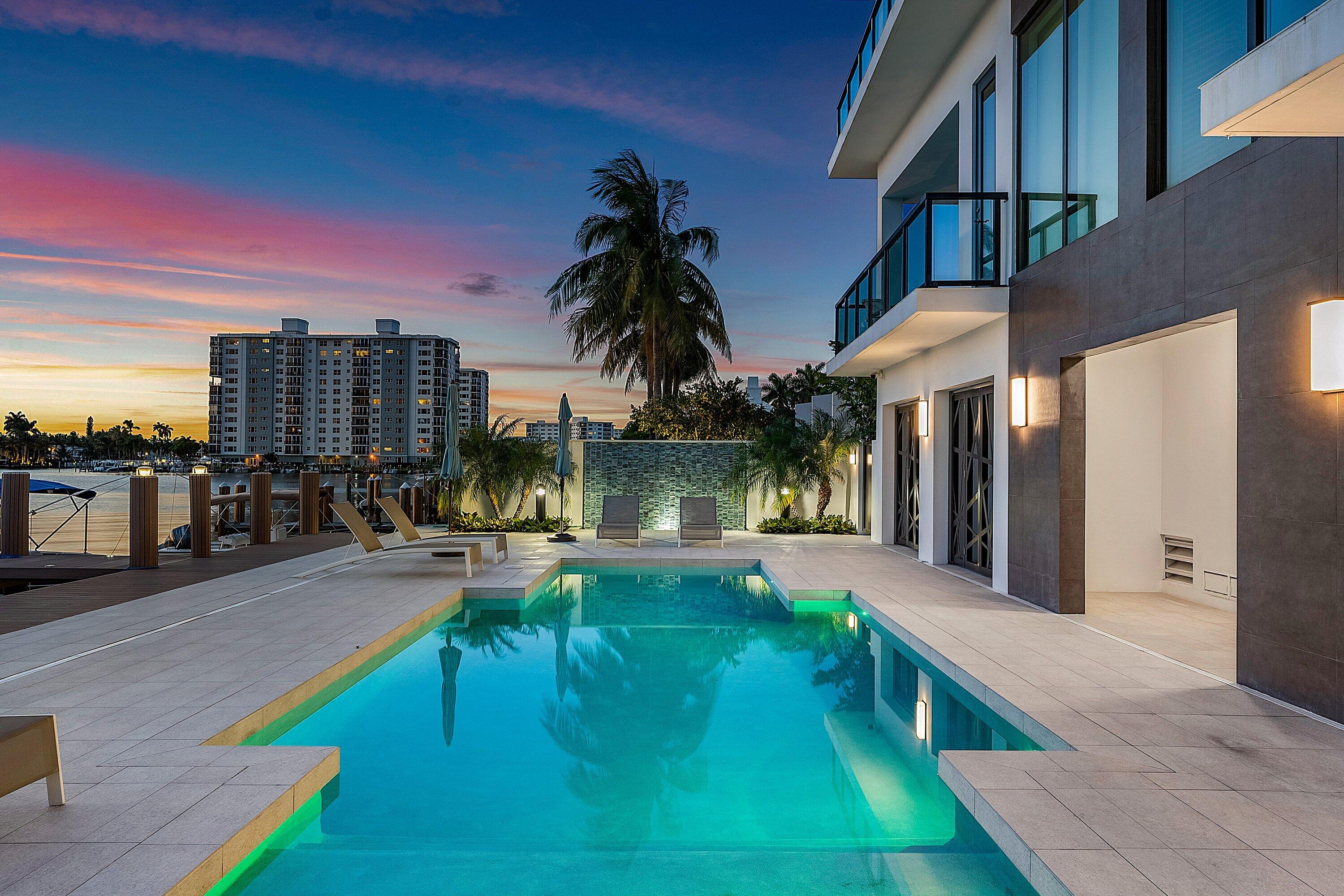 COVE 4 CONDO - Residential