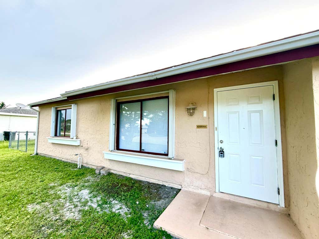 Photo of 1957 SE AVANTI Circle, Port Saint Lucie, FL 34952 (MLS # B26061983)