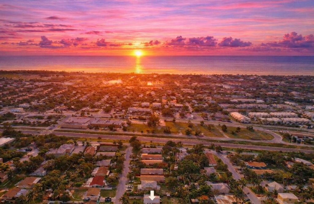 Photo of 250 NE 13th Street, Delray Beach, FL 33444 (MLS # B26018196)