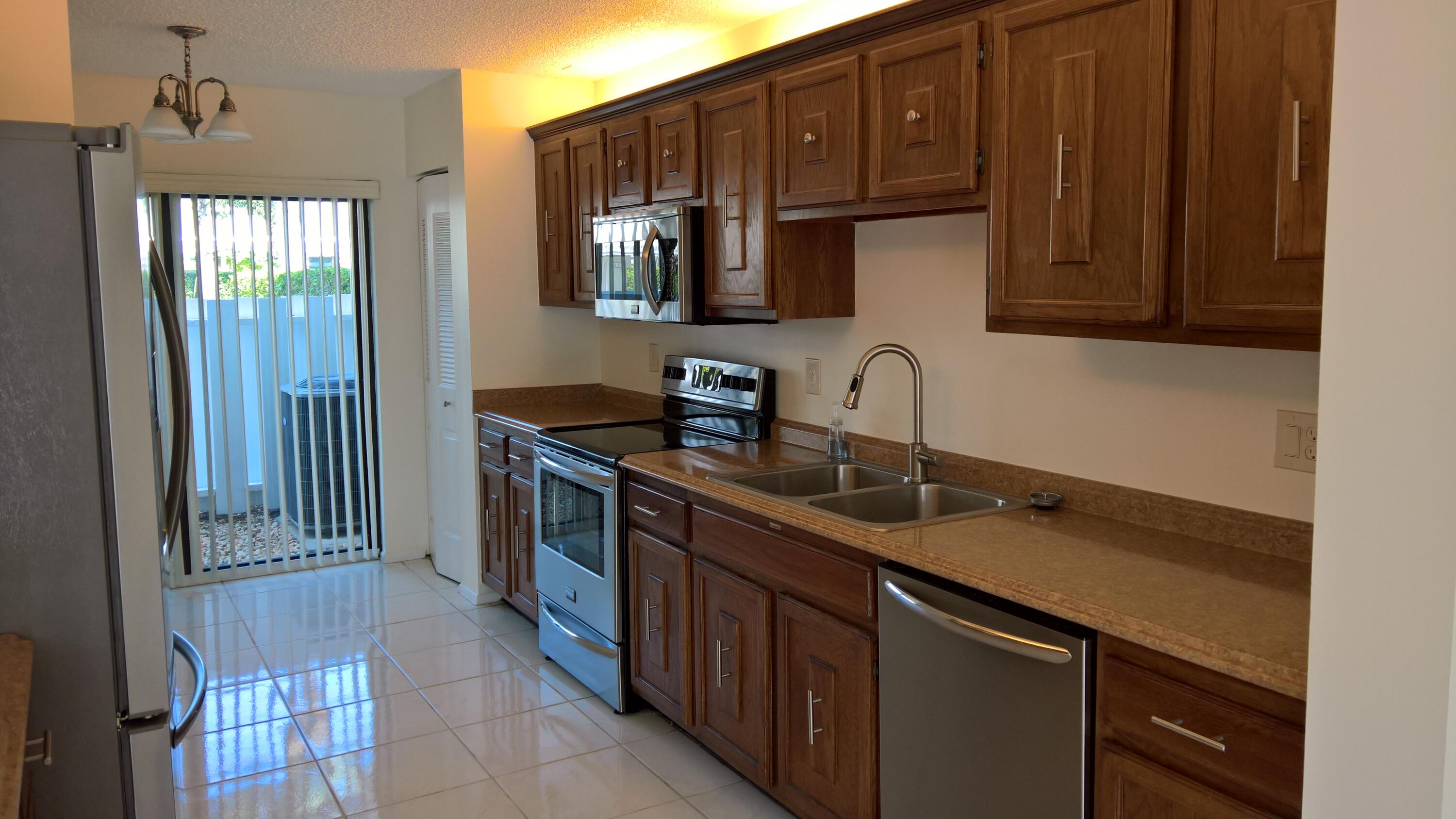 LAKE WORTH MARINER VLG - Residential