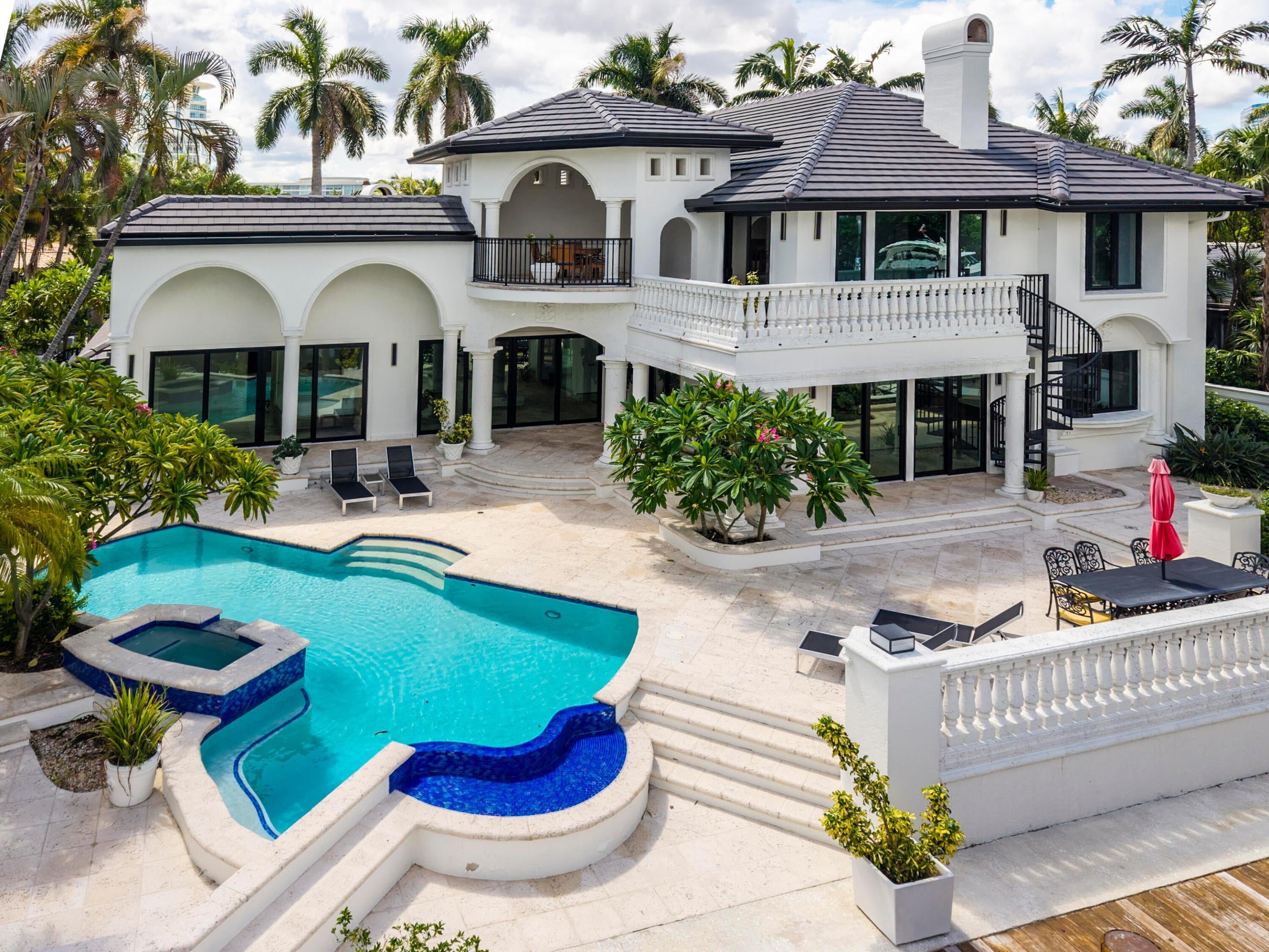2561 LUCILLE Drive