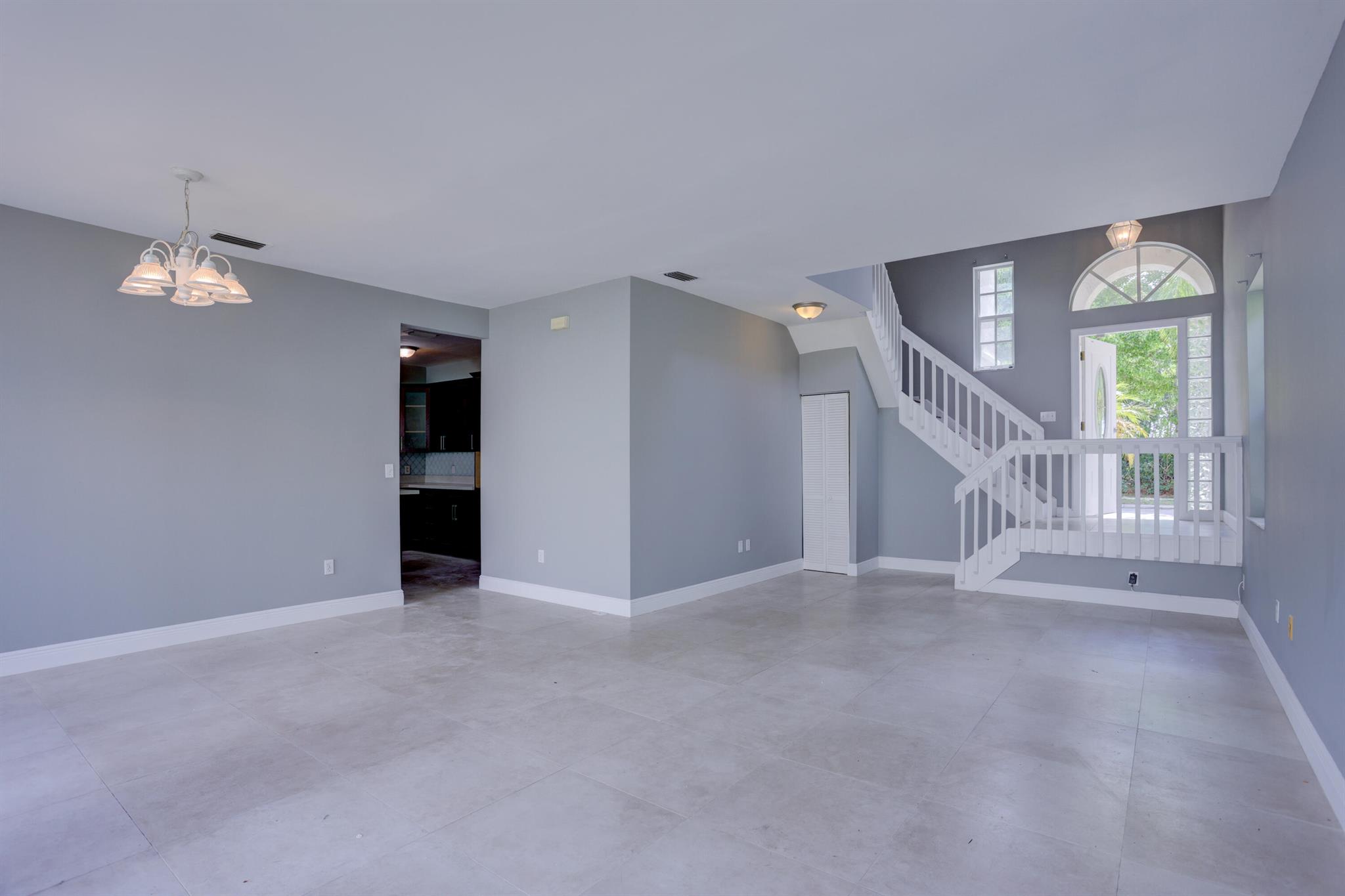 TOWNGATE - Residential Lease