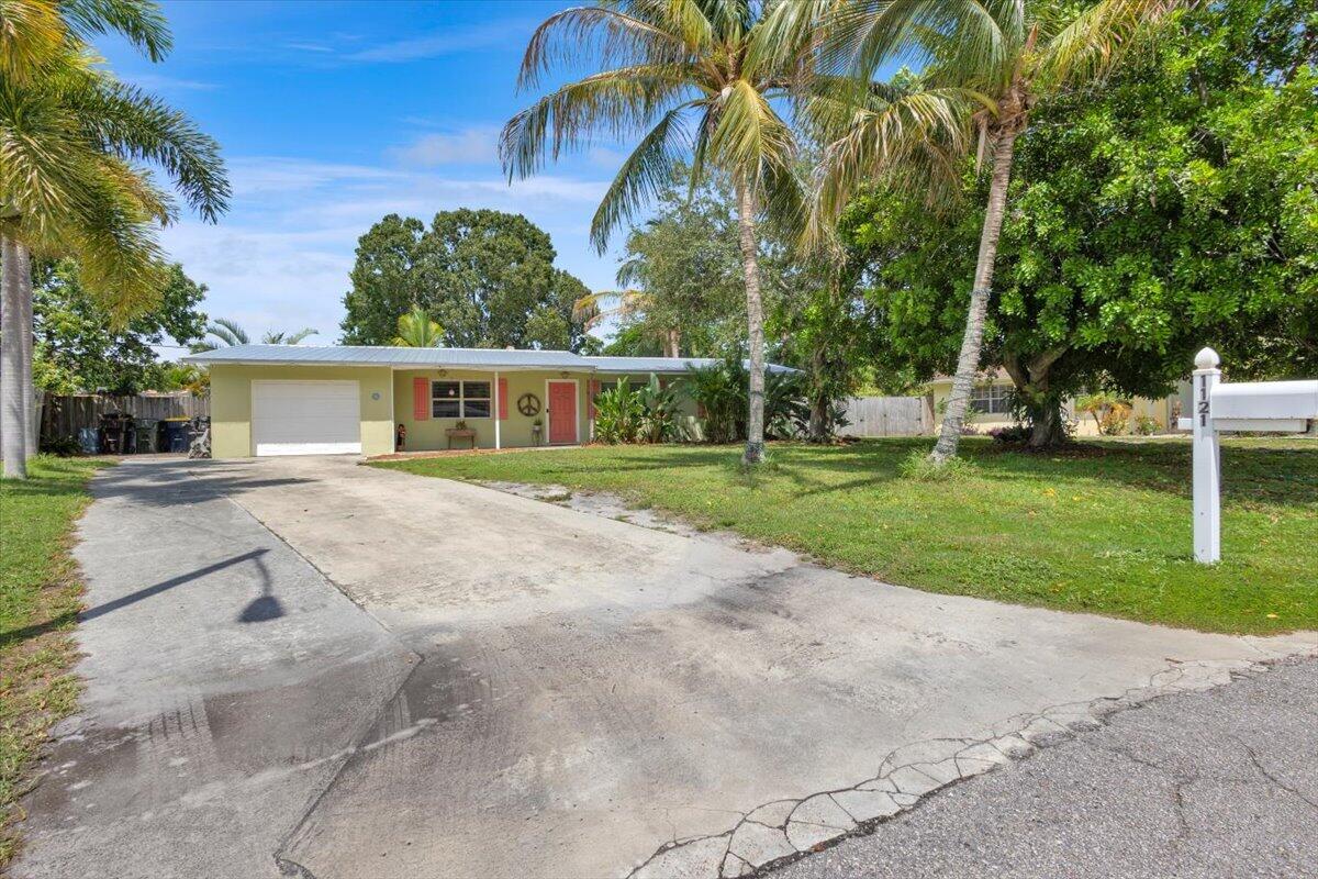 1121 SE ALAMANDA Lane