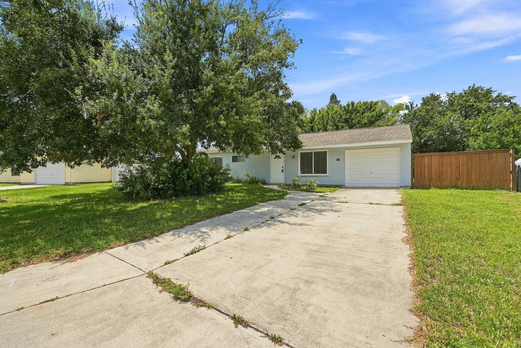 Photo of 484 SW EASTPORT Circle, Port Saint Lucie, FL 34953 (MLS # B26061886)