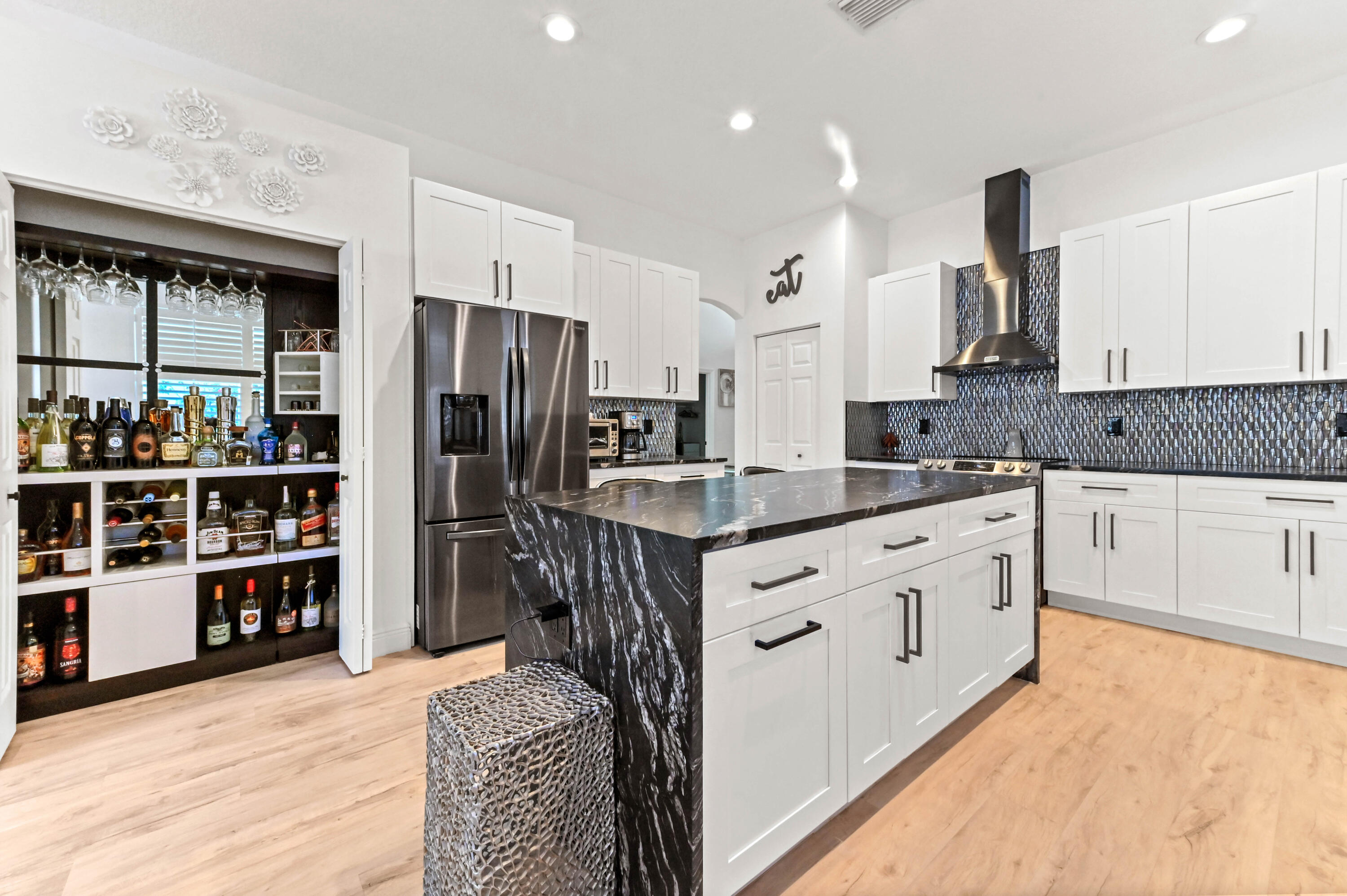 ANDROS ISLE - Residential