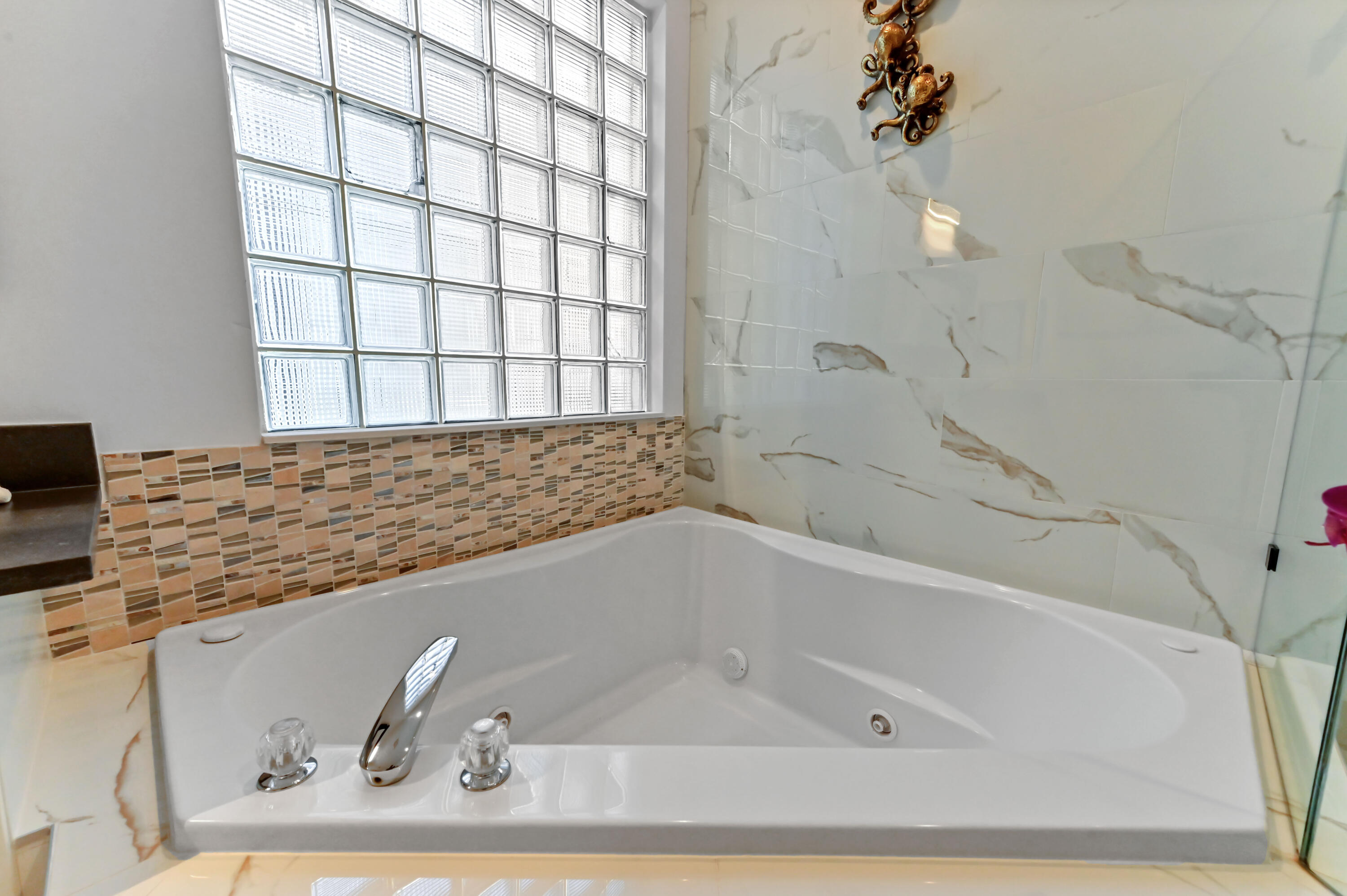 ANDROS ISLE - Residential