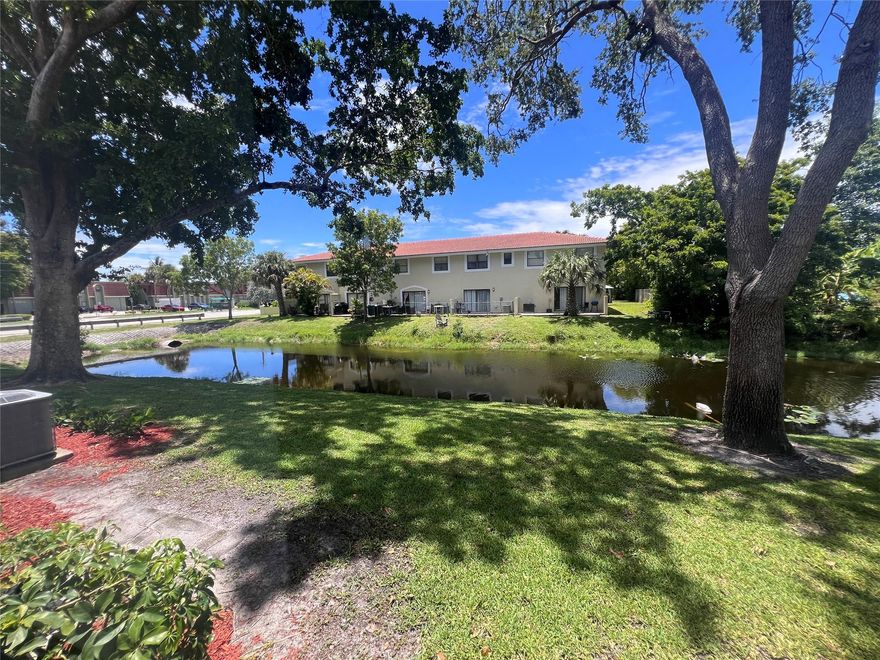 Beautiful spacious, move-in ready, waterfront 2 Bed/2 Bath with breakfast nook. First floor corner unit, with washer/dryer in the unit, and stainless steel kitchen appliances. Close to major access and shopping/dinning areas. Easy to show.