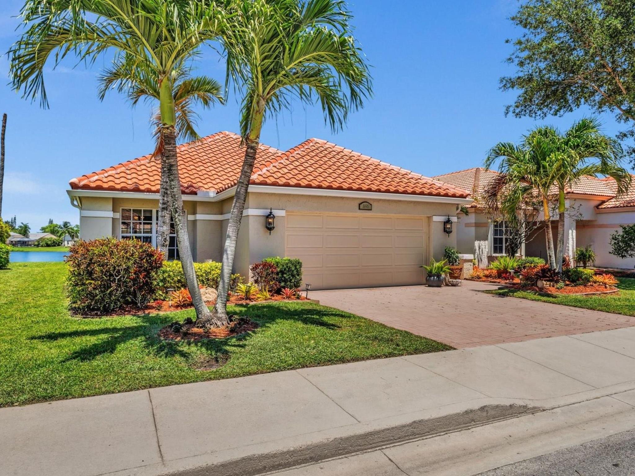 8895 Lake Park Cir