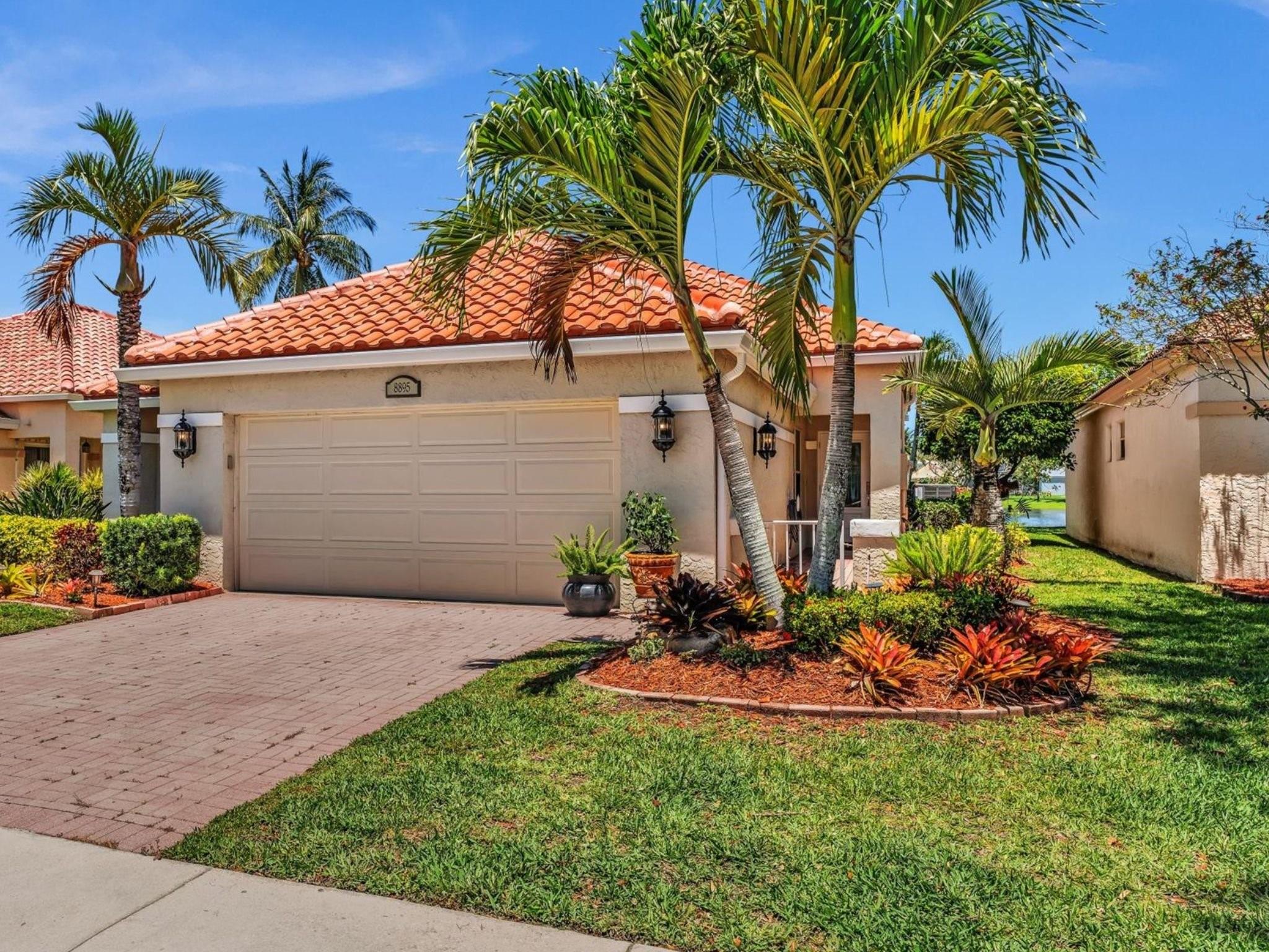 8895 Lake Park Cir