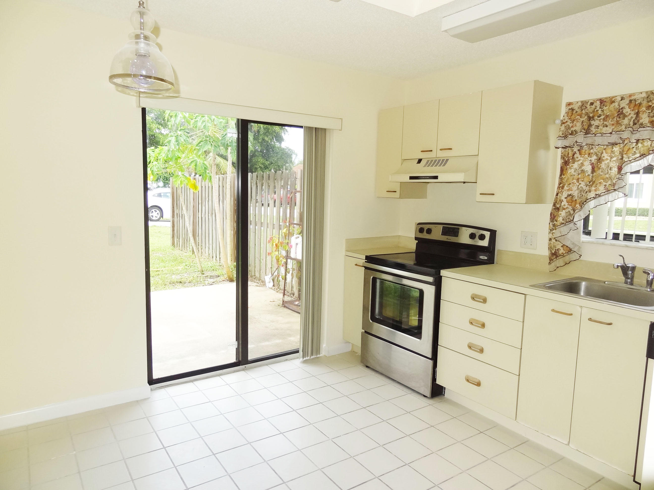 COUNTRY FAIR - Residential Lease