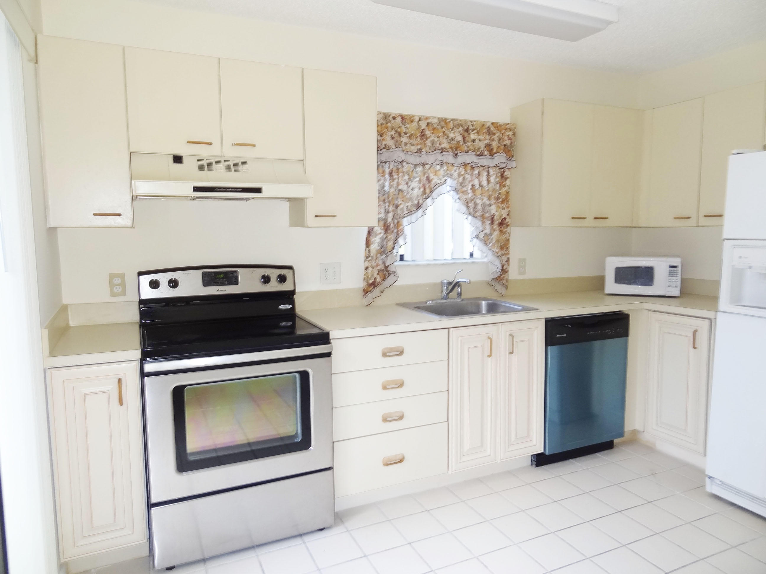 COUNTRY FAIR - Residential Lease