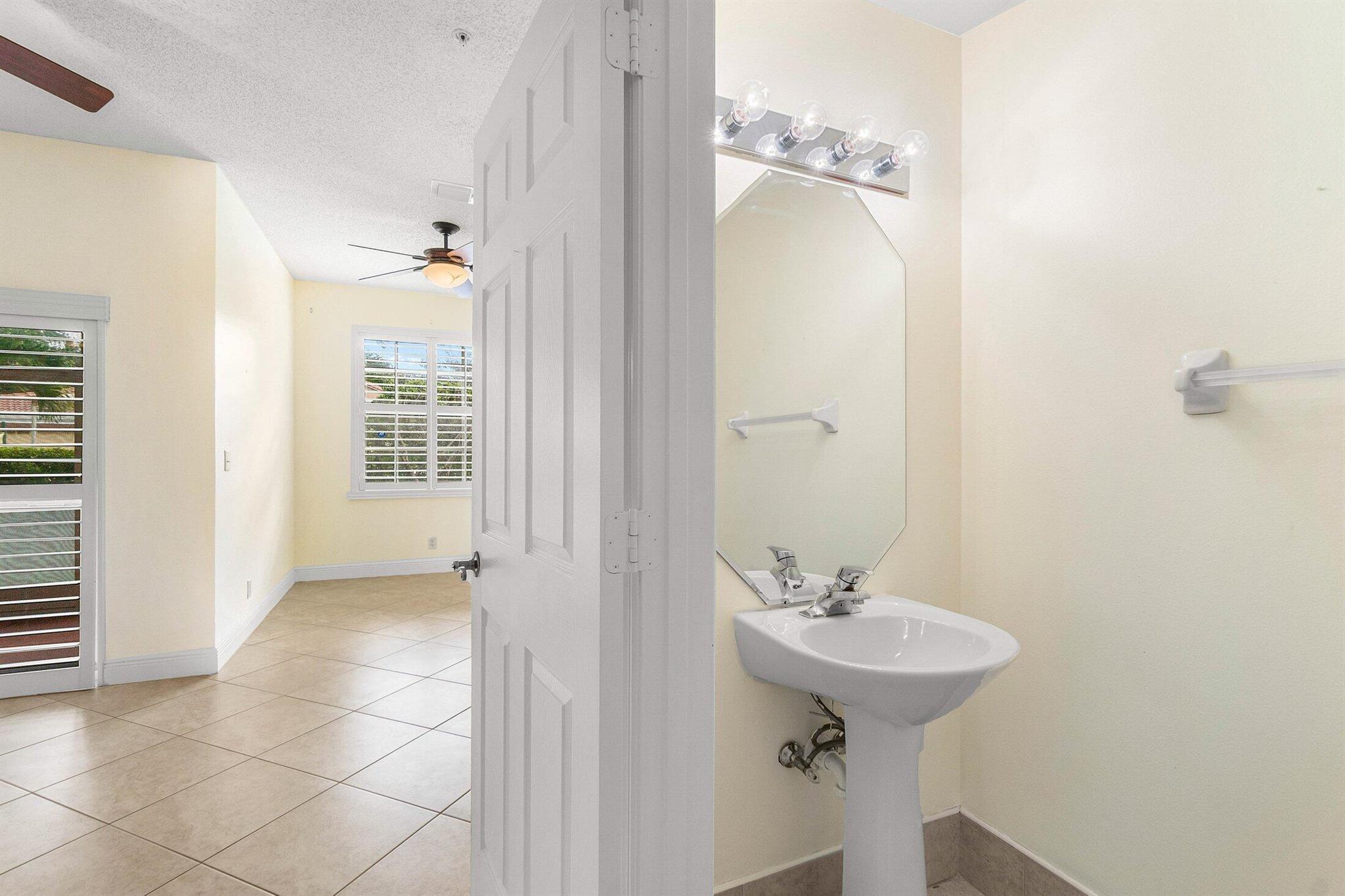 TEQUESTA TRACE CONDO - Residential