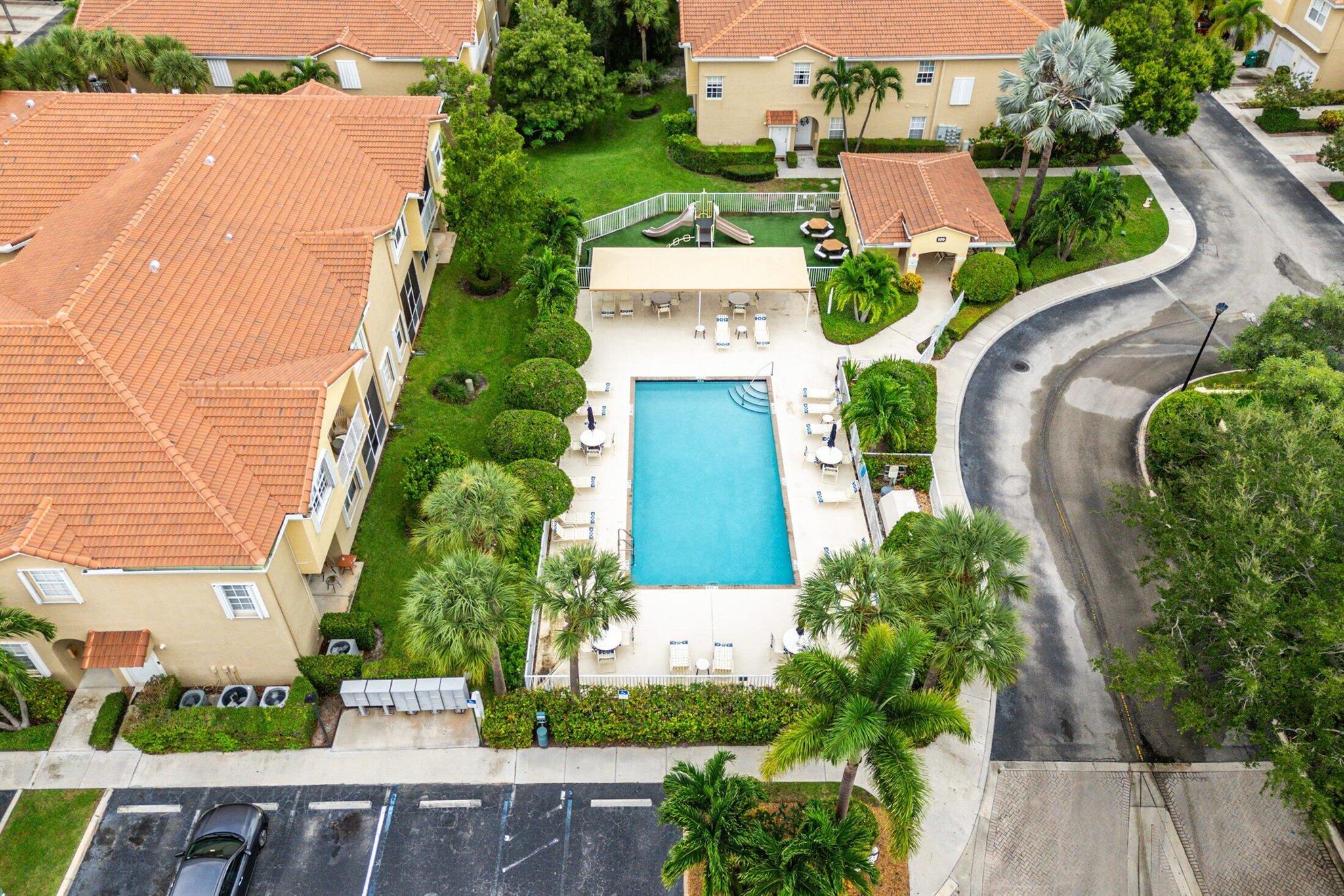 TEQUESTA TRACE CONDO - Residential