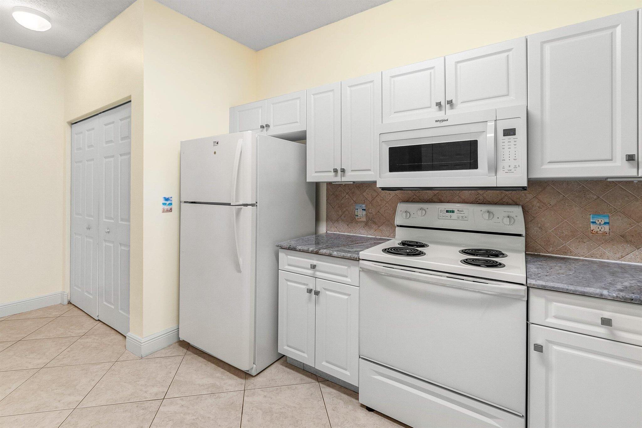 TEQUESTA TRACE CONDO - Residential