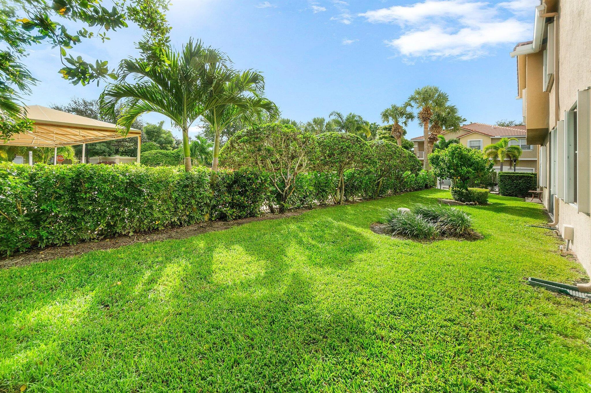 TEQUESTA TRACE CONDO - Residential