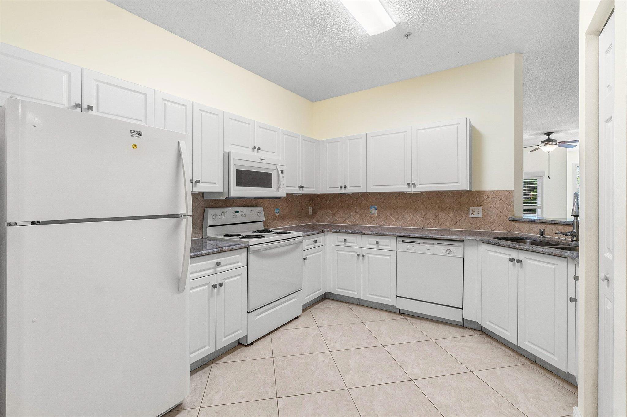 TEQUESTA TRACE CONDO - Residential