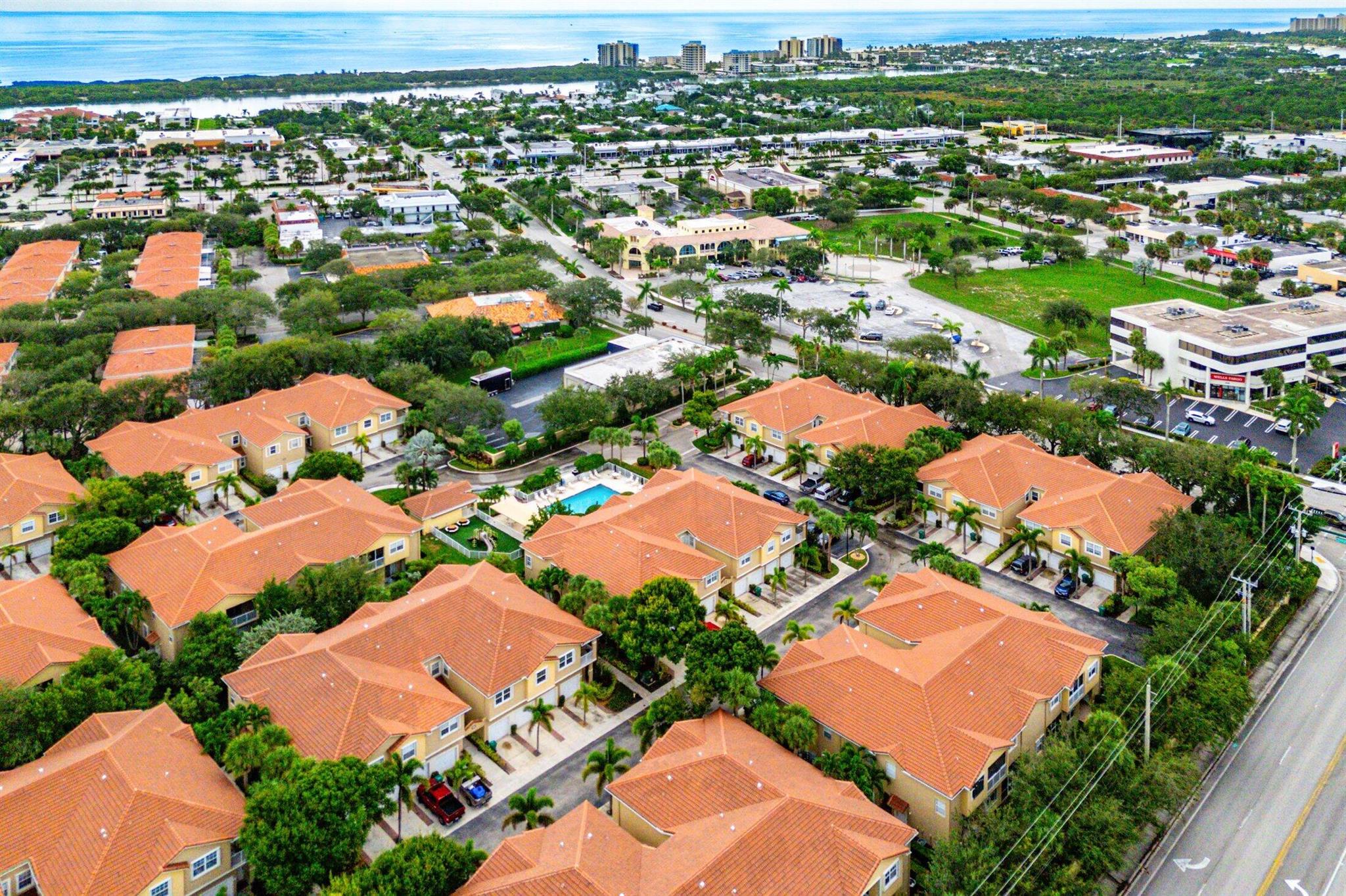 TEQUESTA TRACE CONDO - Residential