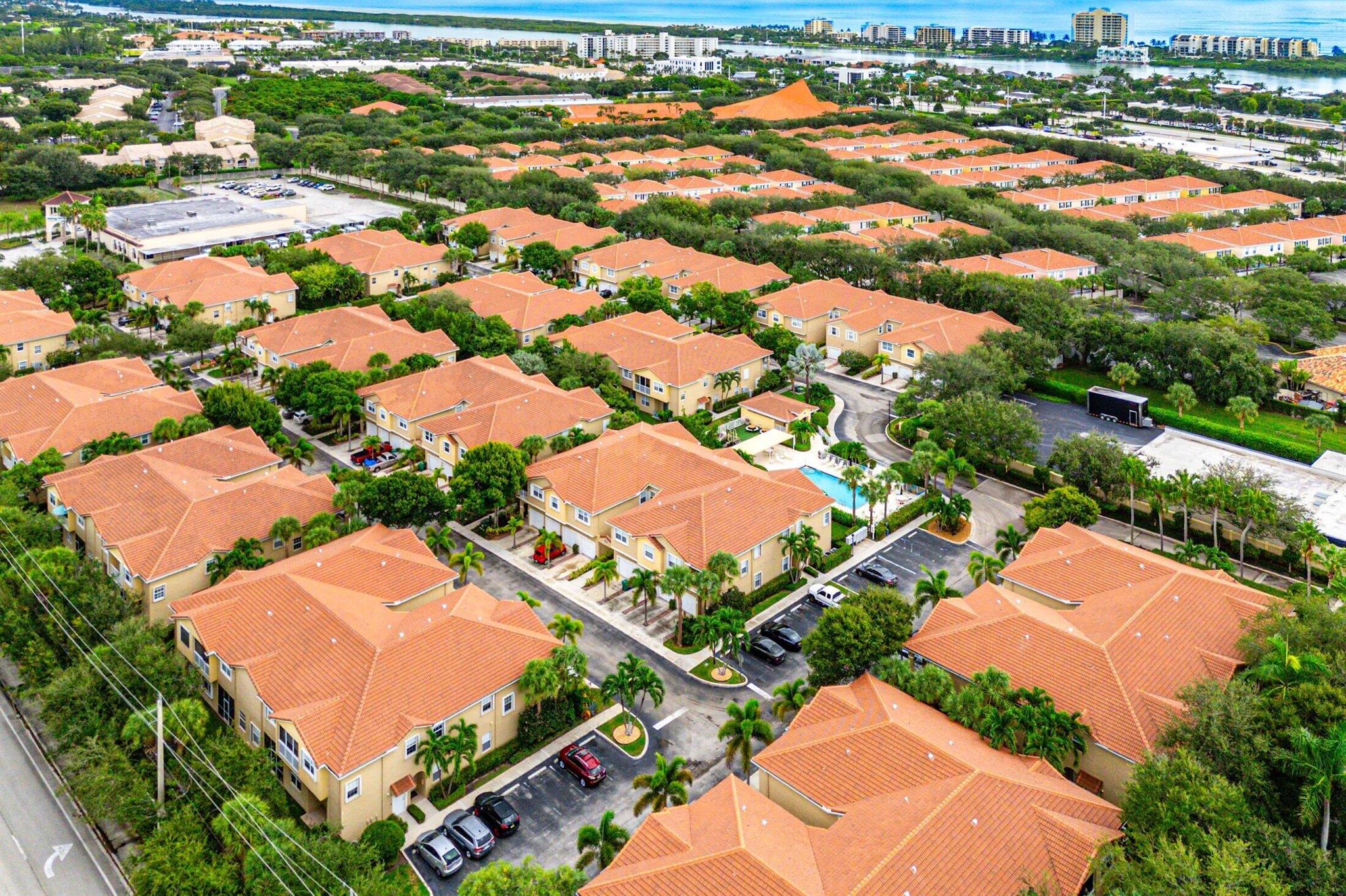 TEQUESTA TRACE CONDO - Residential