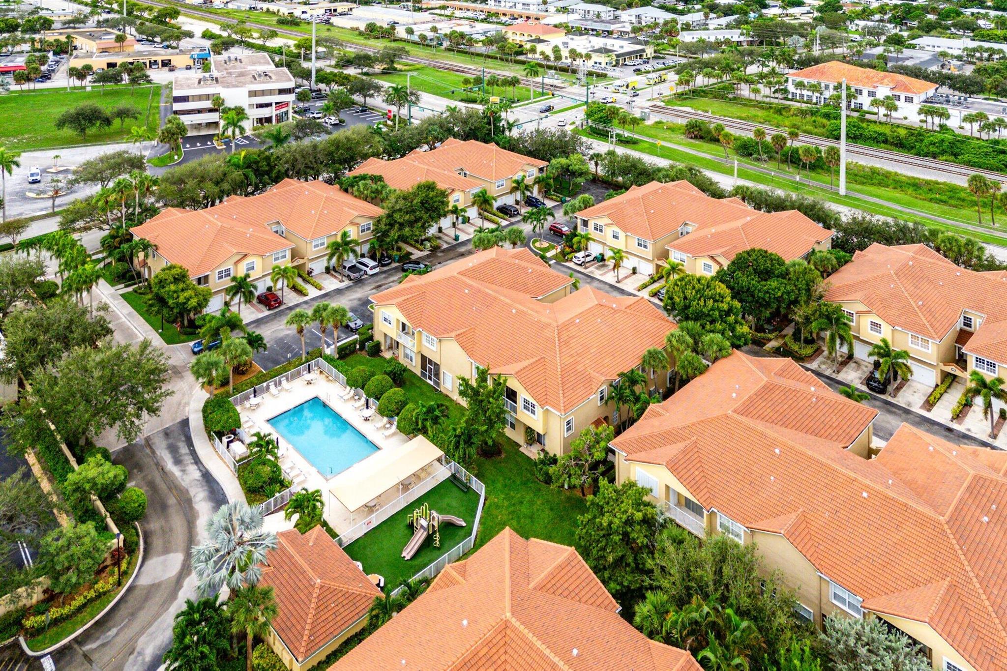 TEQUESTA TRACE CONDO - Residential