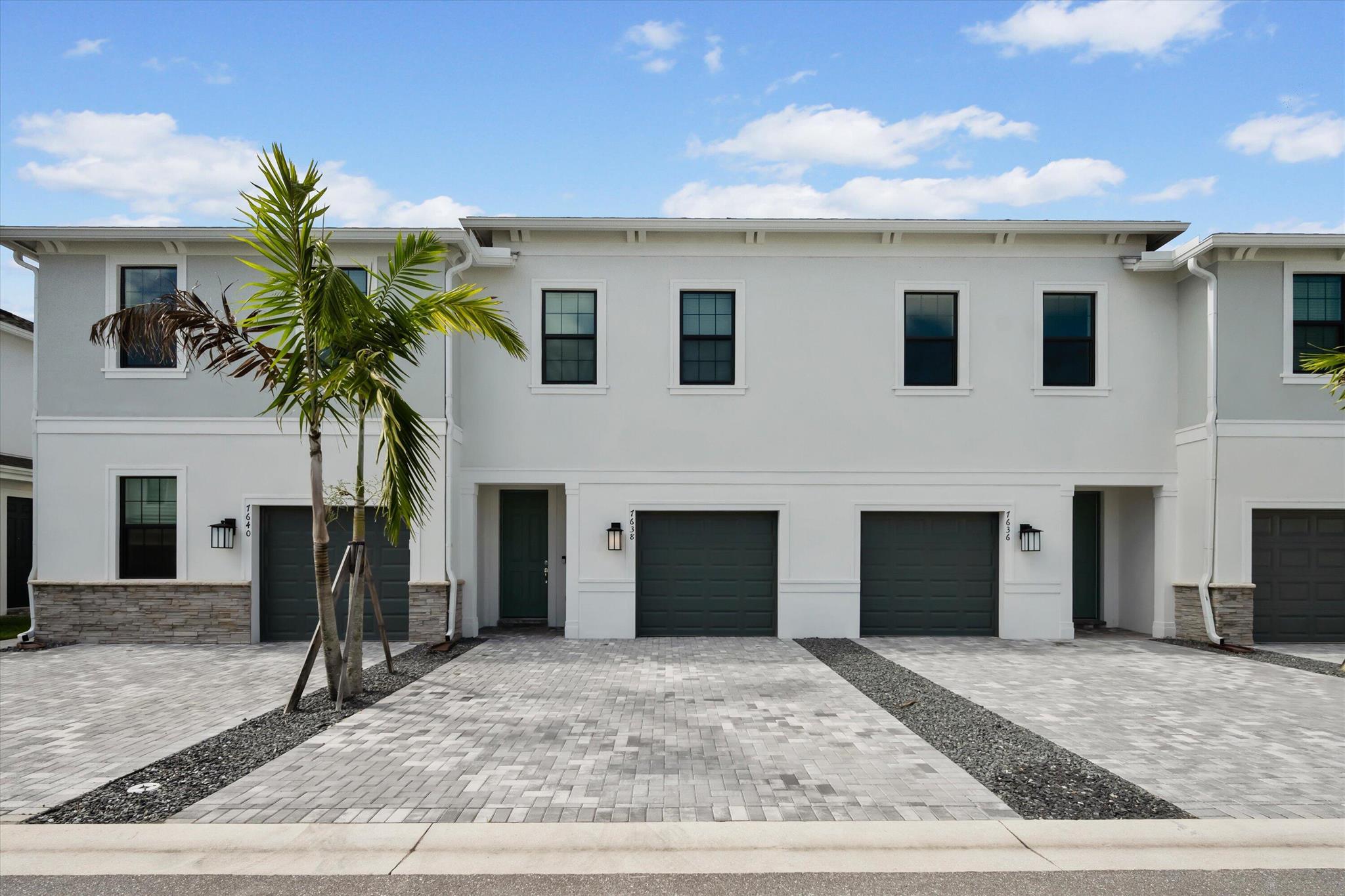 95 RIVERSIDE PUD PHASE IV - Residential Lease