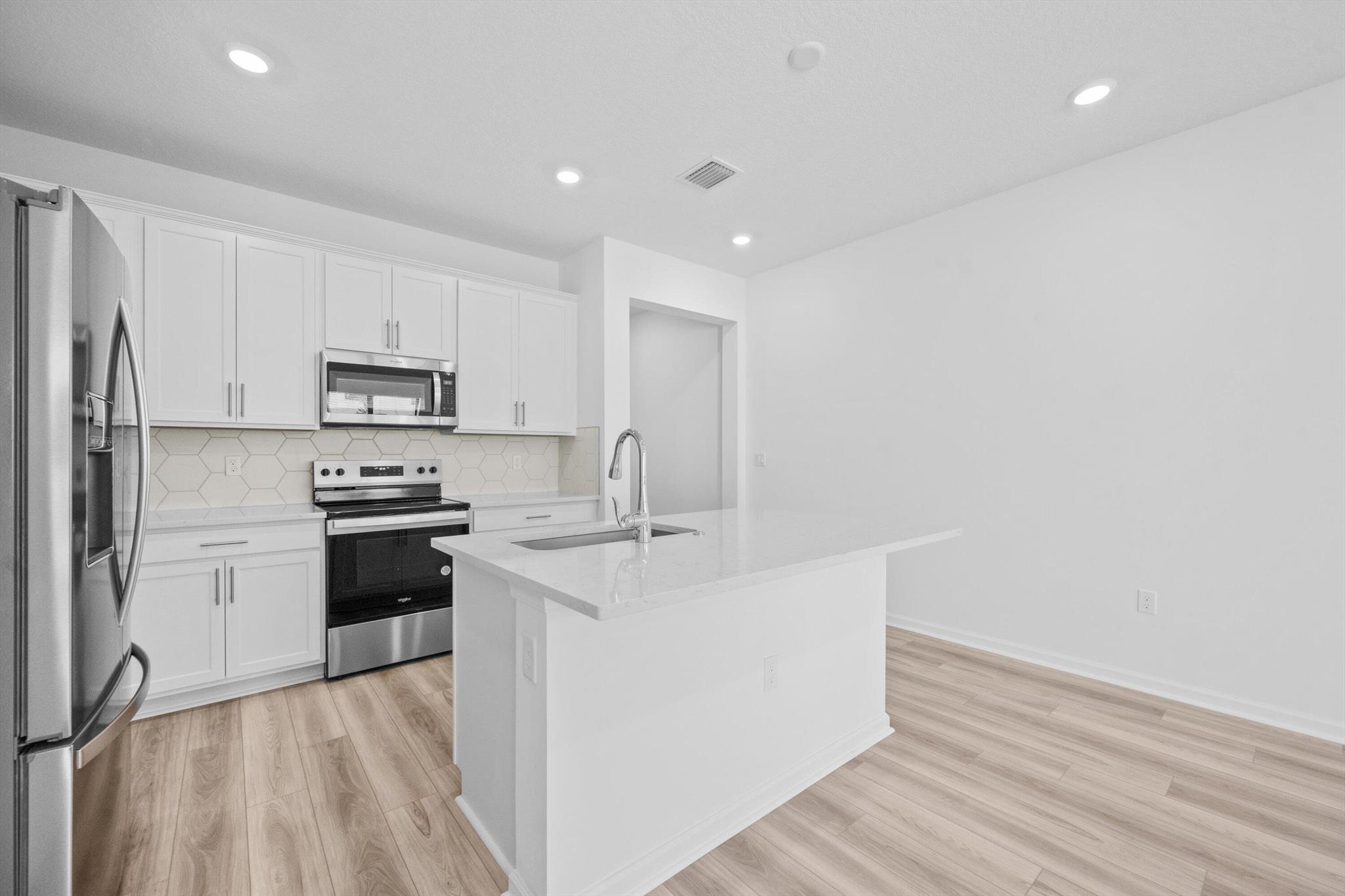 95 RIVERSIDE PUD PHASE IV - Residential Lease