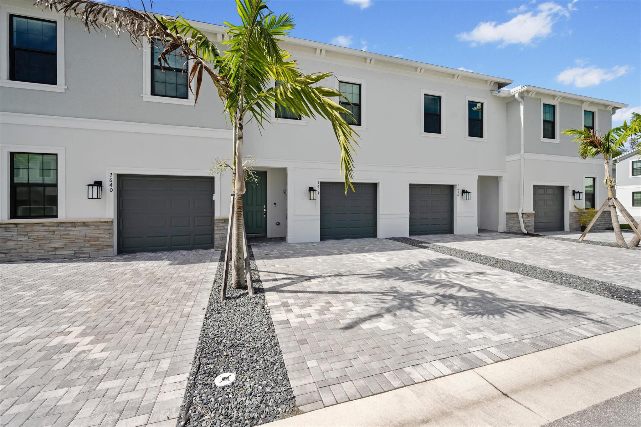 95 RIVERSIDE PUD PHASE IV - Residential Lease