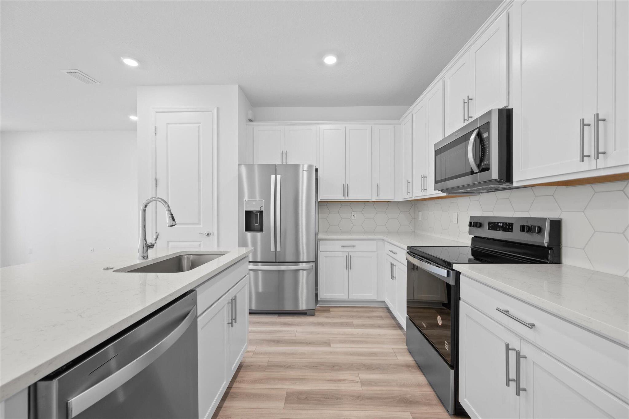 95 RIVERSIDE PUD PHASE IV - Residential Lease