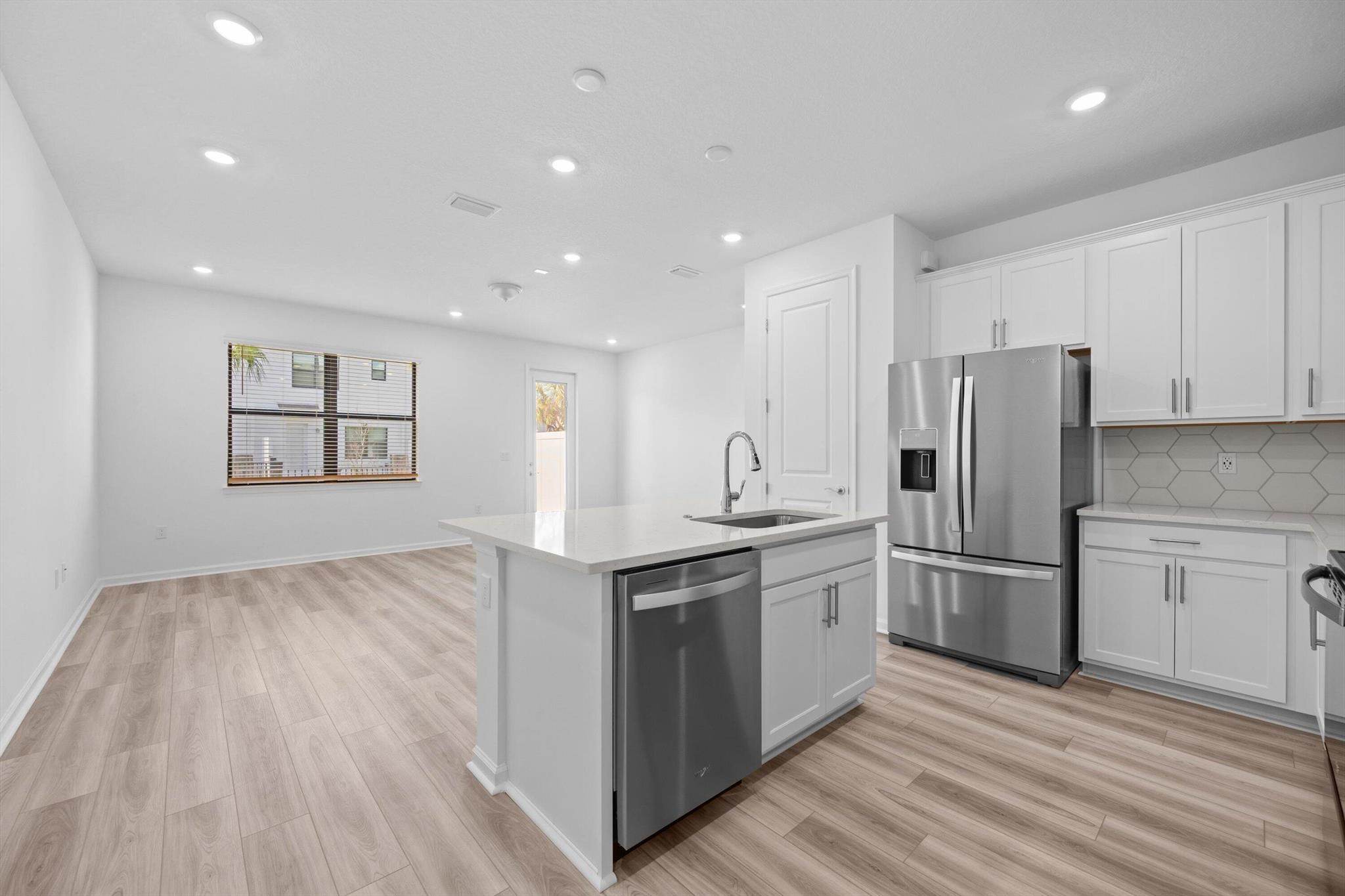 95 RIVERSIDE PUD PHASE IV - Residential Lease