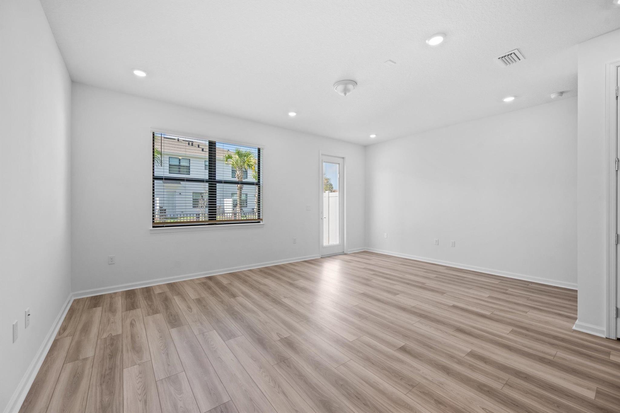 95 RIVERSIDE PUD PHASE IV - Residential Lease