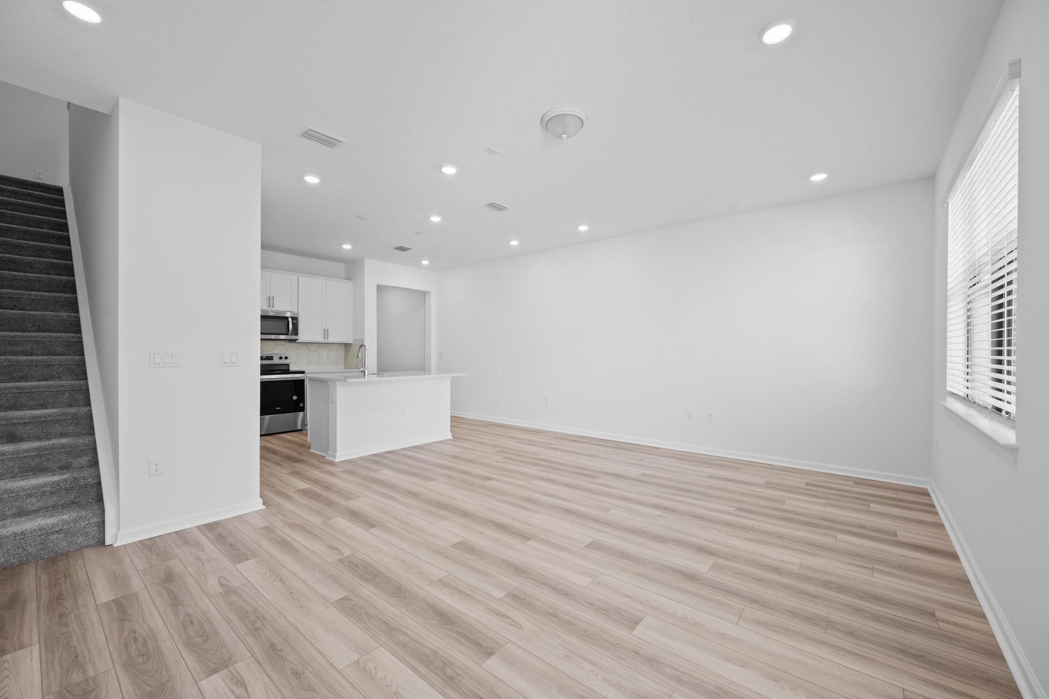 95 RIVERSIDE PUD PHASE IV - Residential Lease