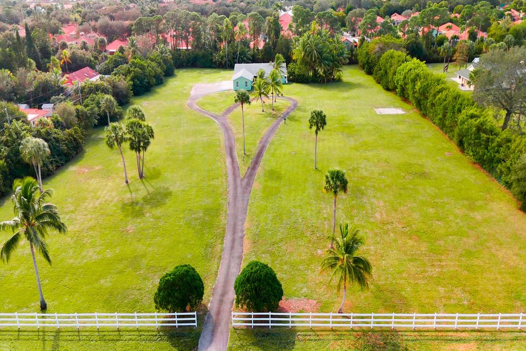 Photo of 4656 Lillian Avenue, Palm Beach Gardens, FL 33418 (MLS # F10541743)