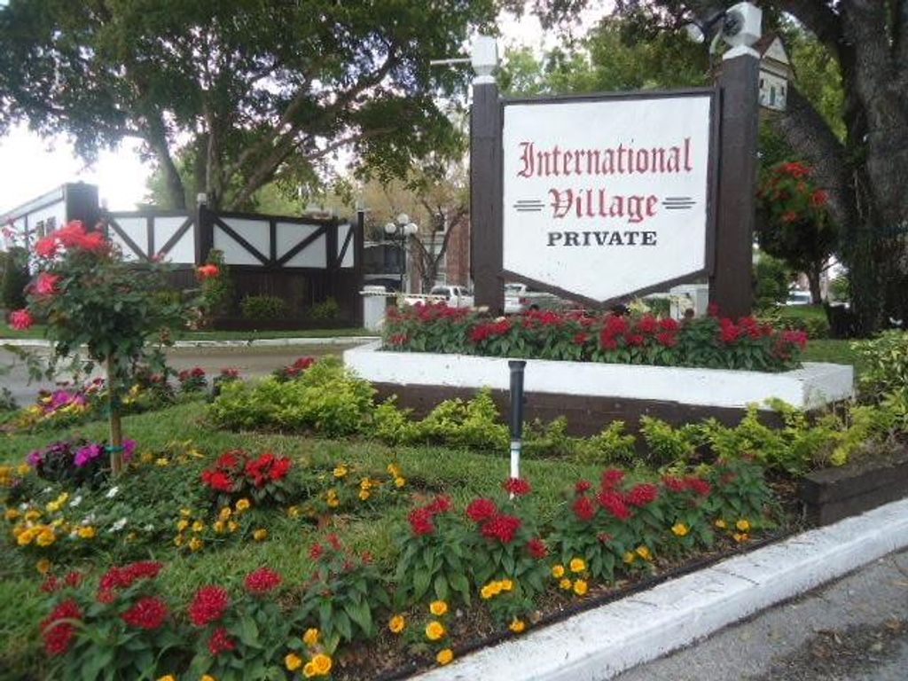 Photo of 3710 Inverrary Drive #3XY, Lauderhill, FL 33319 (MLS # F10493340)