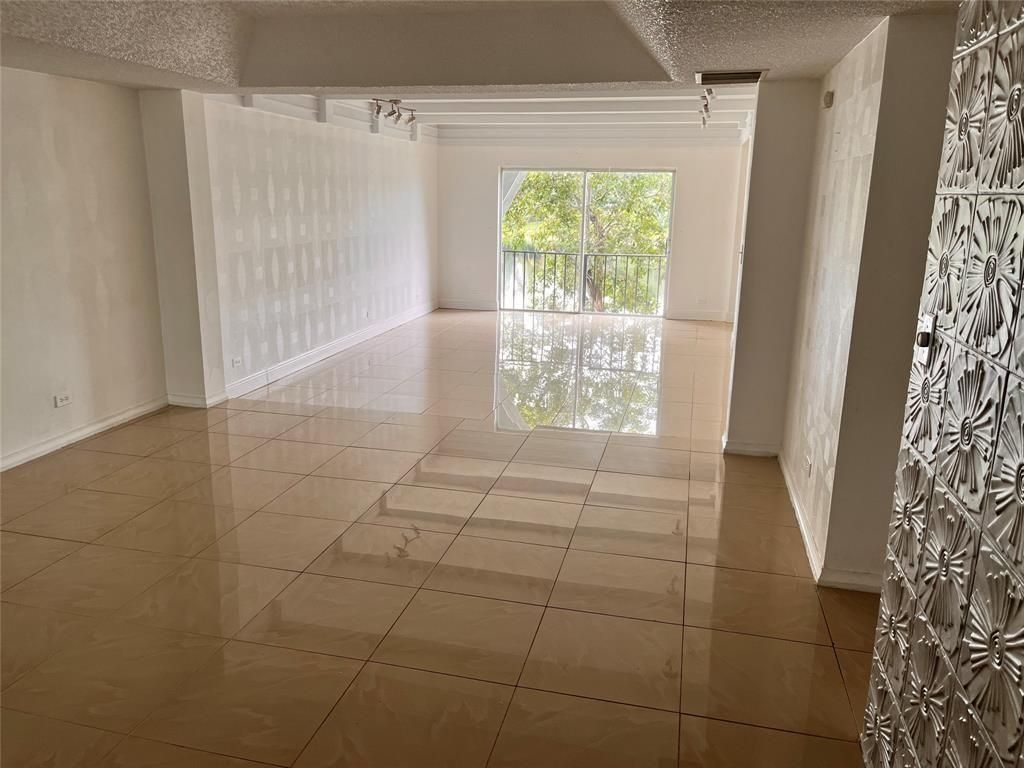 Photo of 3710 Inverrary Drive #3XY, Lauderhill, FL 33319 (MLS # F10493340)