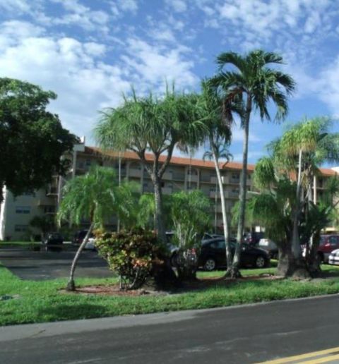 Condominium in Sunrise FL 3905 Nob Hill Rd Rd.jpg